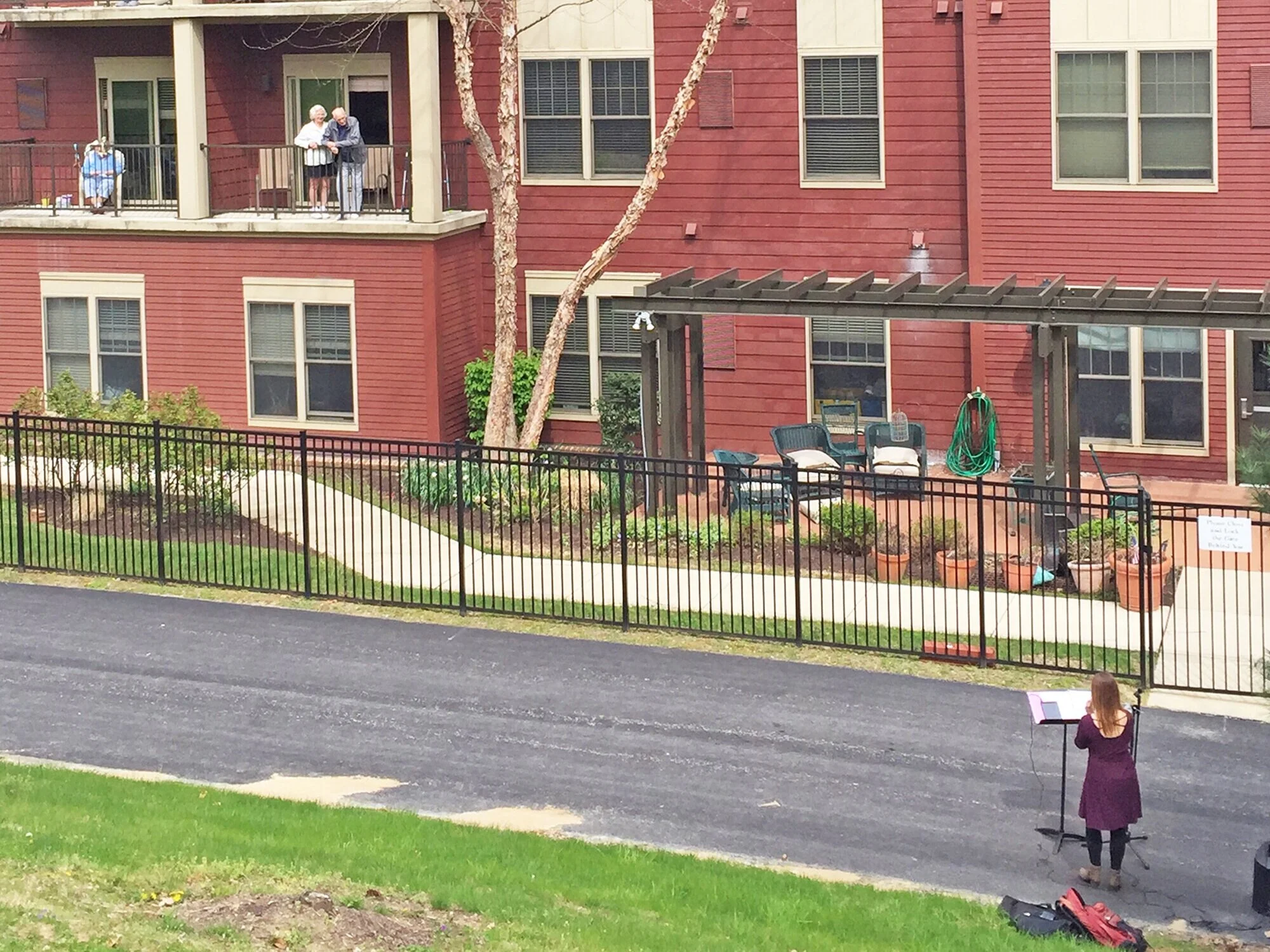 Vocalist Gives Driveway Concert at Plush Mills