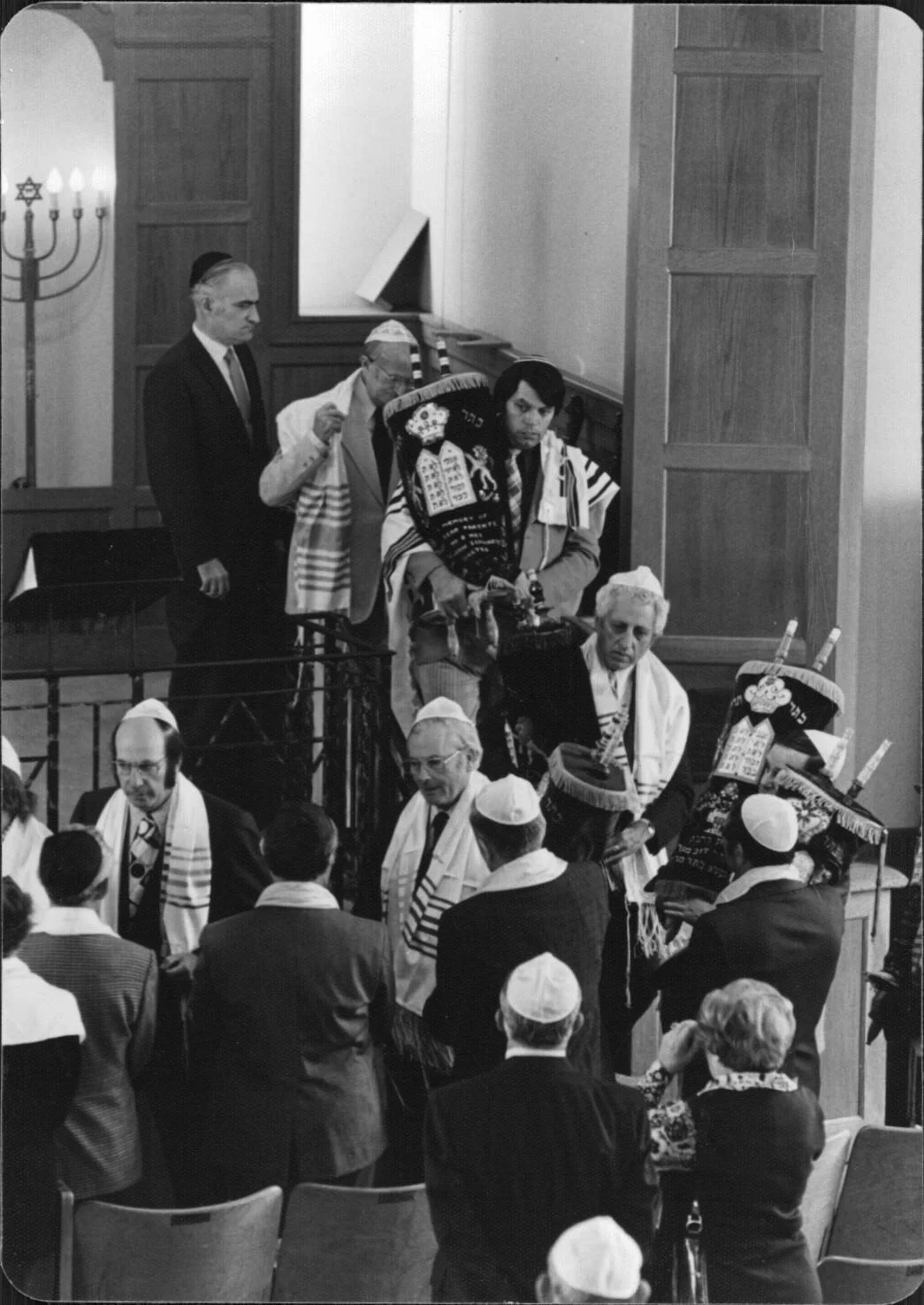 Mispalelim Synagogue leaving for Ohev.jpg