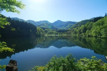 sightseeing_lake.jpg