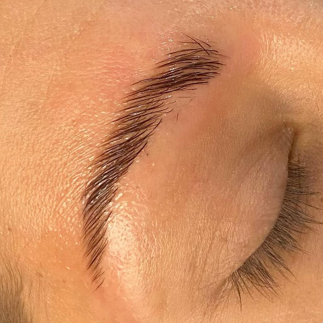 SWIPE to see the major growth and transformation of our client and her brows! 

#browtint #beaubrows #browlamination #portsmouthbrows #browtransformation #portsmouthbrowstylist #microblading #microbladingeyebrows #browlaminationuk #browtinting #browt
