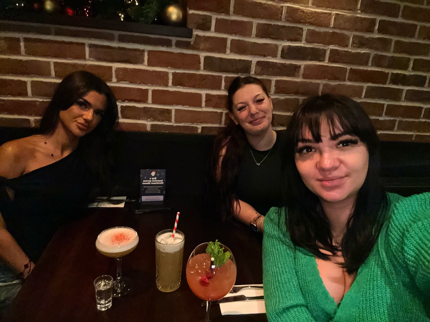 Cocktails 🍸 Mocktails 🍹 Good food 🍽️
And the BEST team to celebrate Christmas with 🎄✨
Feeling very lucky heading into the festive season 🤍