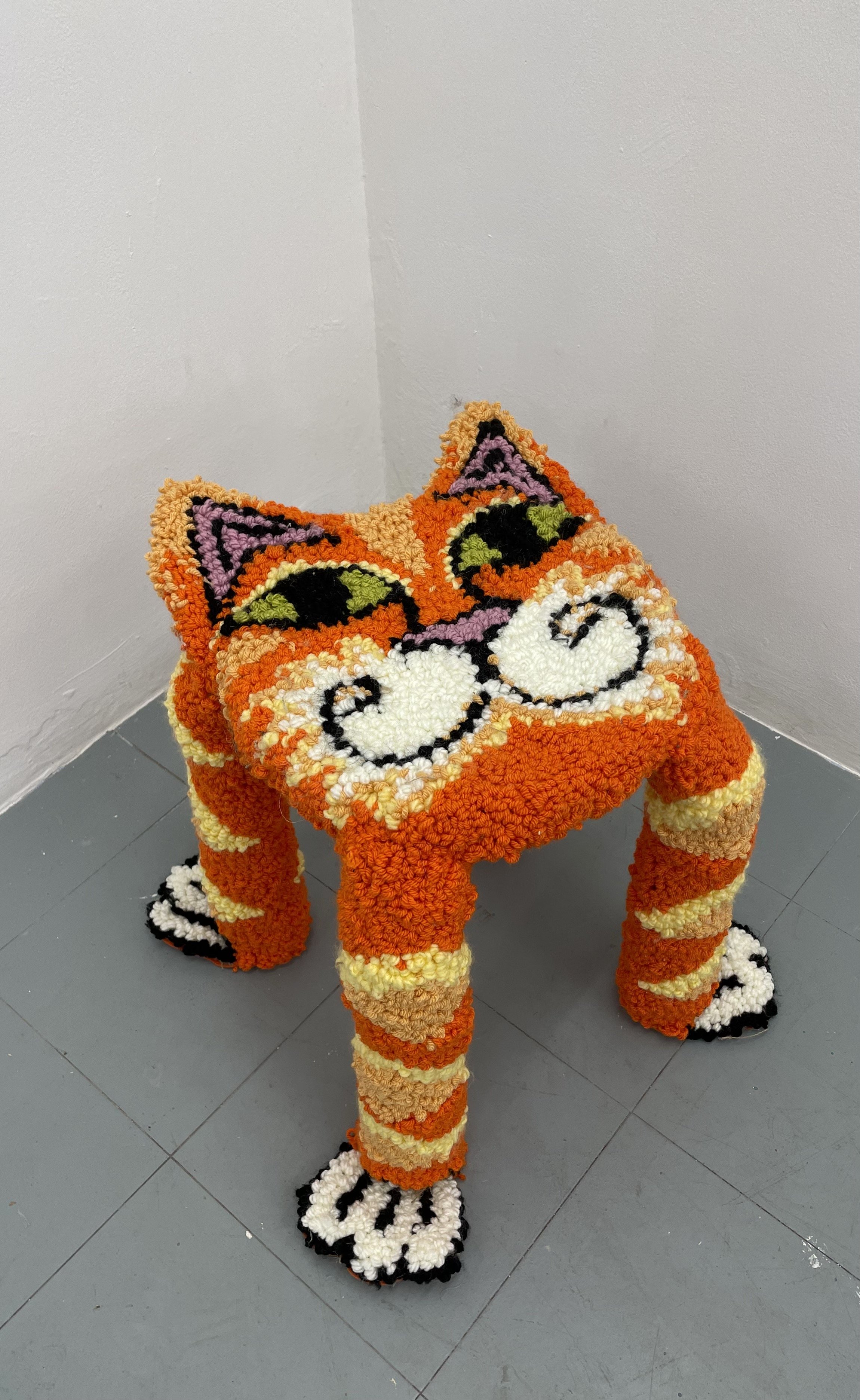 Jesse cat, 50x50cm, 2022, Wool, wire, felt and hessian on wooden stool