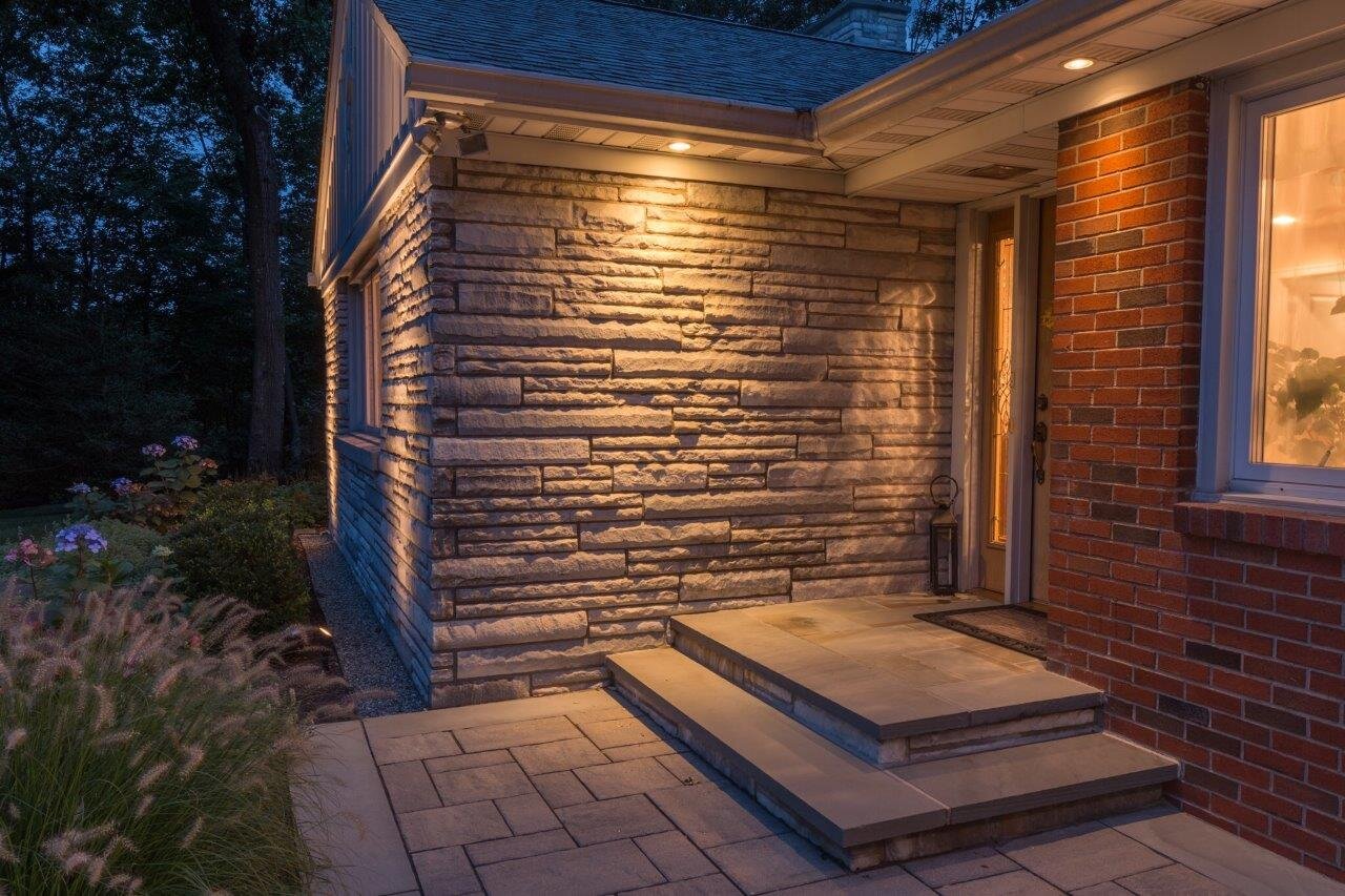 Choosing the Right Type of Outdoor Lighting