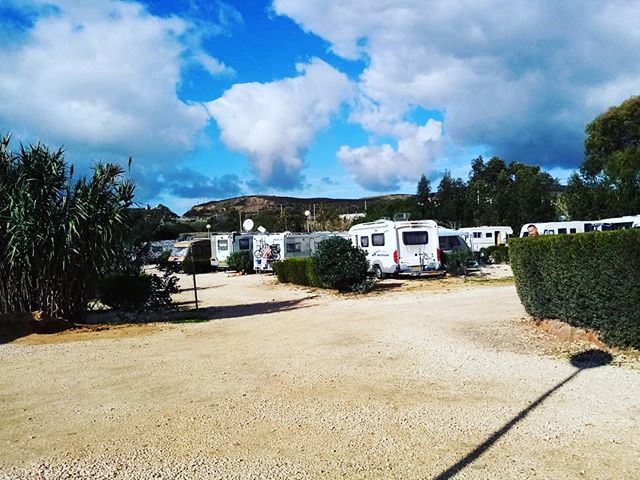 A beautiful day today in Figueira. The rain has been helping the countryside get greener. The winter is a lovely time to visit the Algarve 🌱🌷🌿