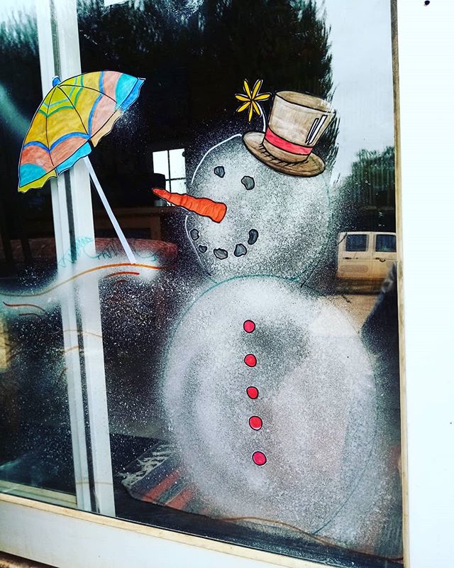 Feeling festive in the office today! Look at this cute snowman that Vivian made on the window.

If you'd like to stay over the Christmas period, we recommend booking. The campsite has a social atmosphere so they'll be plenty to join in with over Chri