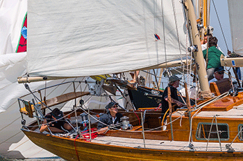 2013-07-08-champagne-sailing.gif