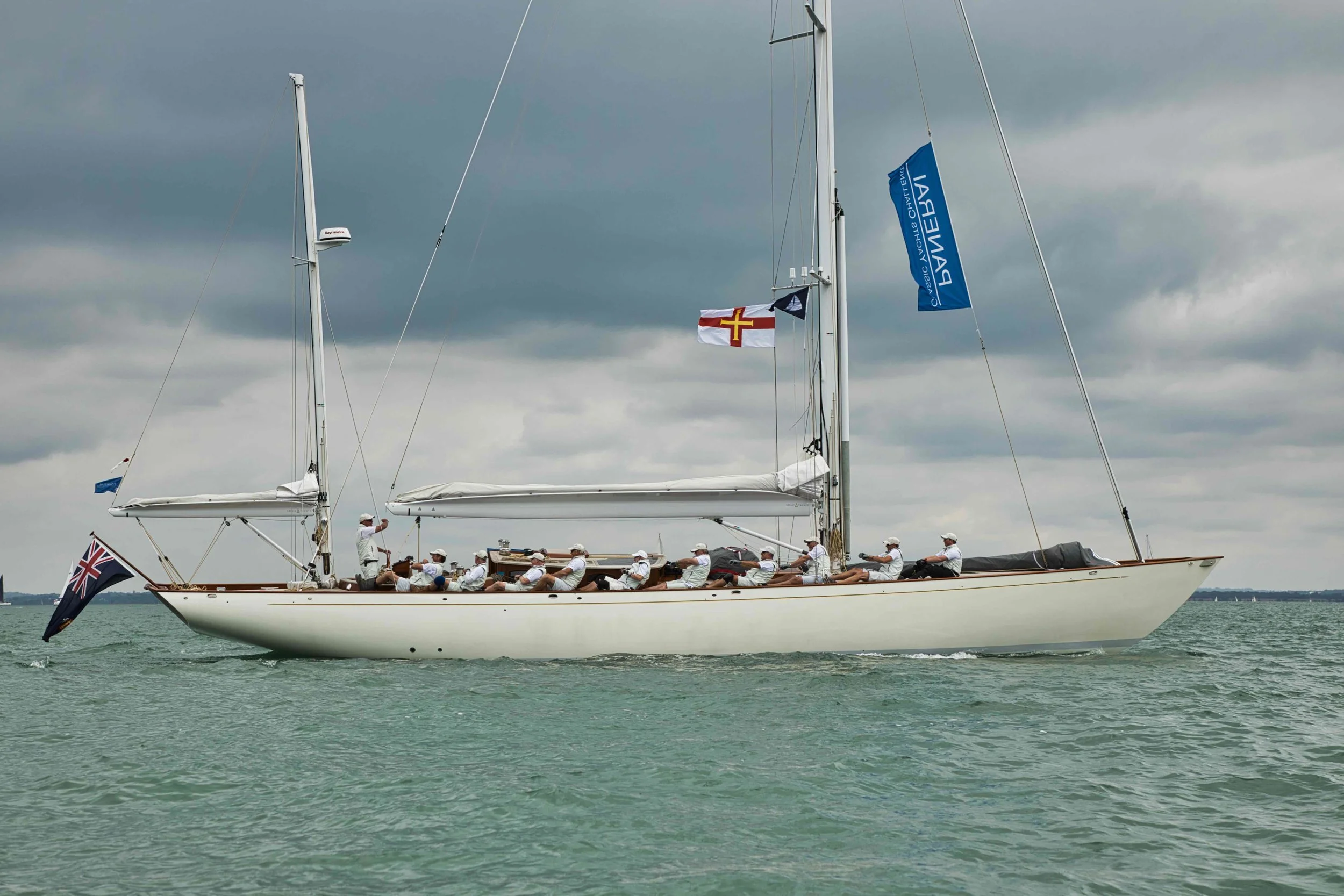 Spirit DH63 Gwenhyfar leads the way in the Concours d’Elegance parade