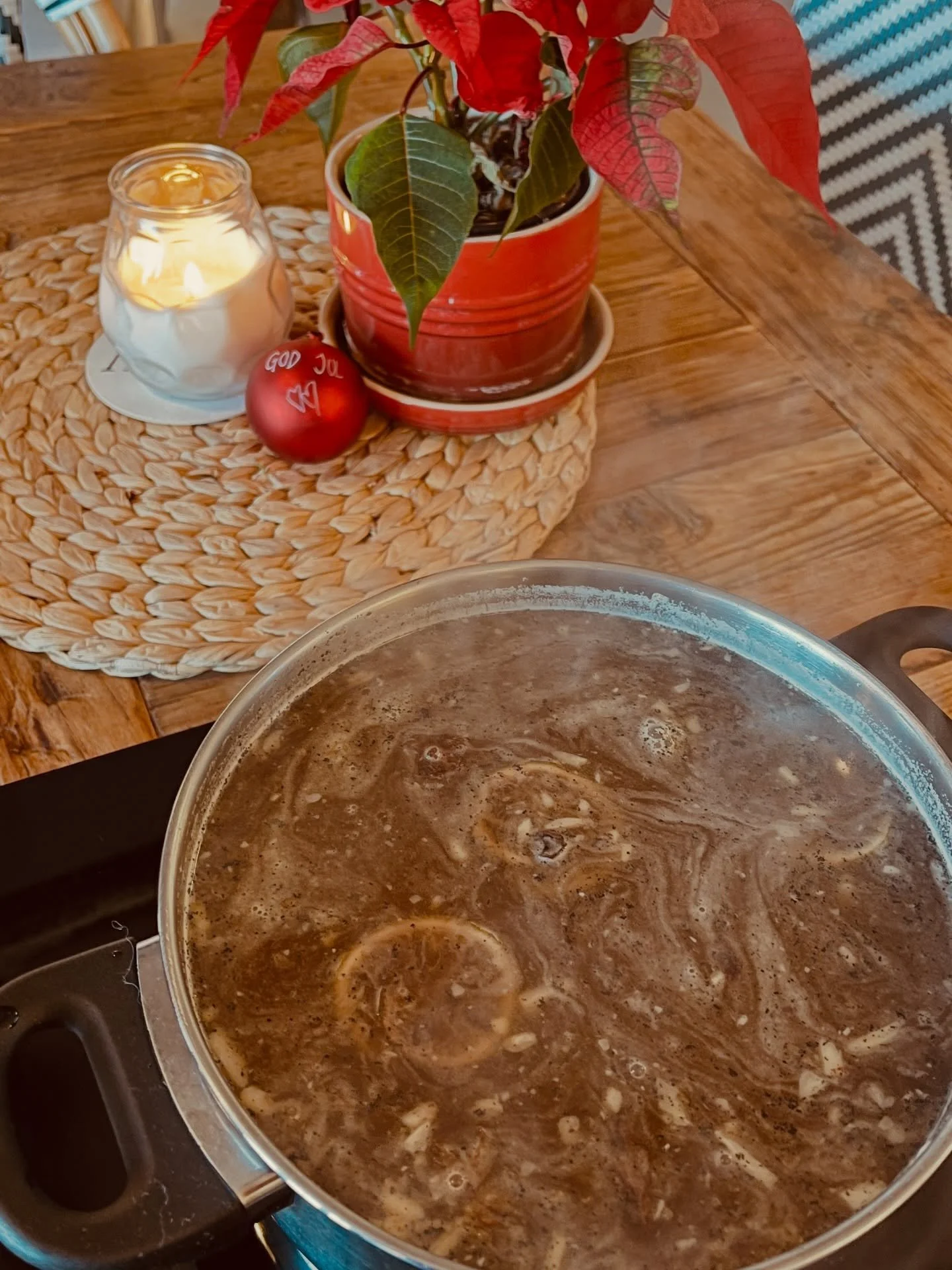 S&aring; er den hvide gl&oslash;gg lavet p&aring; Kattegat 2022 klar, s&aring; kig endelig ind til et glas og et GOD JUL🎄😍 #gillelejewine #gillelejevin #kattegatp&aring;flaske #hvidgl&oslash;gg #&oslash;stergaardih&aring;gendrup