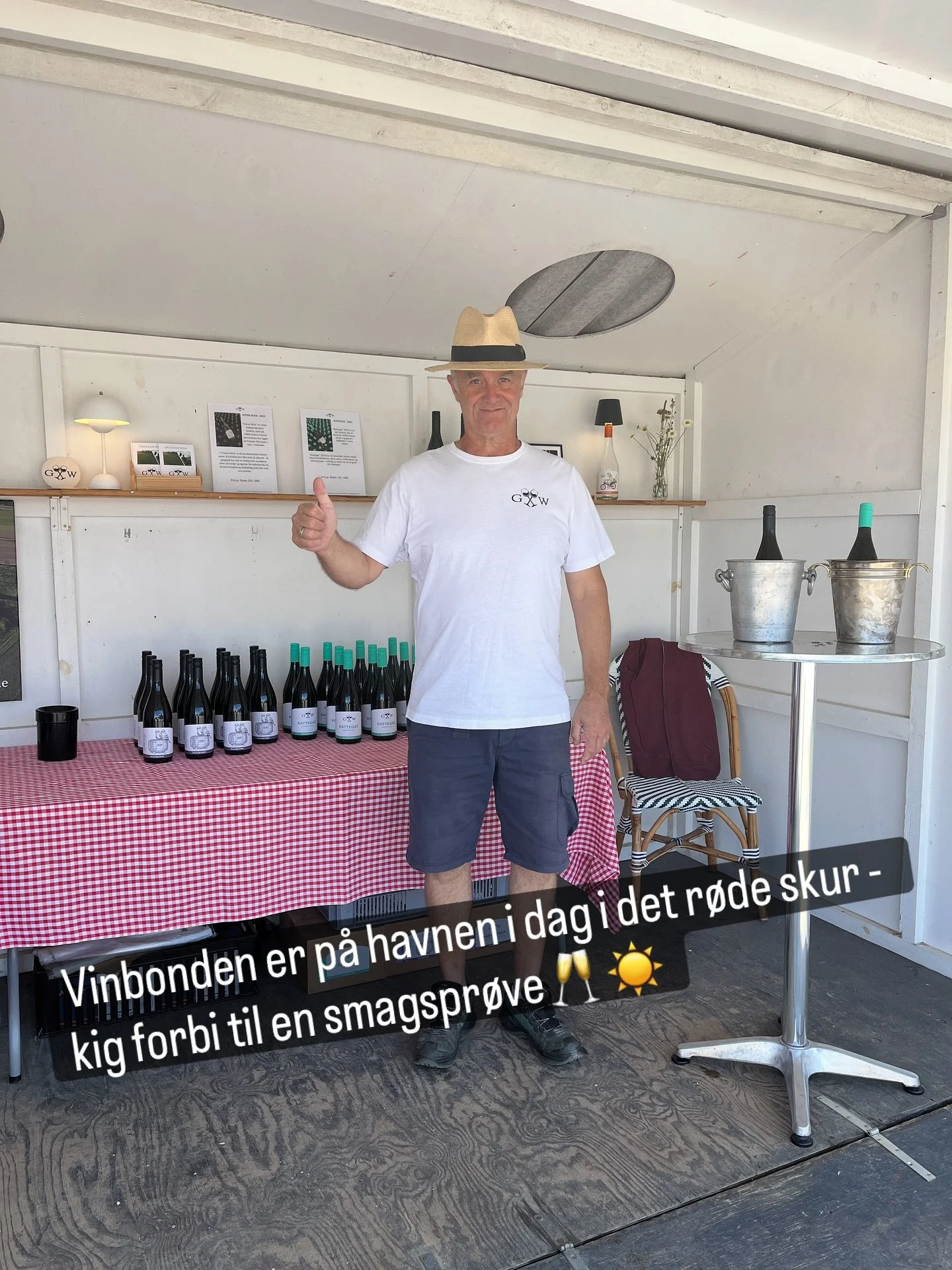 Lokal produceret vin fra Gilleleje - kom p&aring; havnen til en smagspr&oslash;ve - eller kig forbi p&aring; Almevej i weekenden mellem 12-16🥂☀️ #gillelejewine #gillelejevin #lokaltproduceretvinigilleleje #kattegatp&aring;flaske