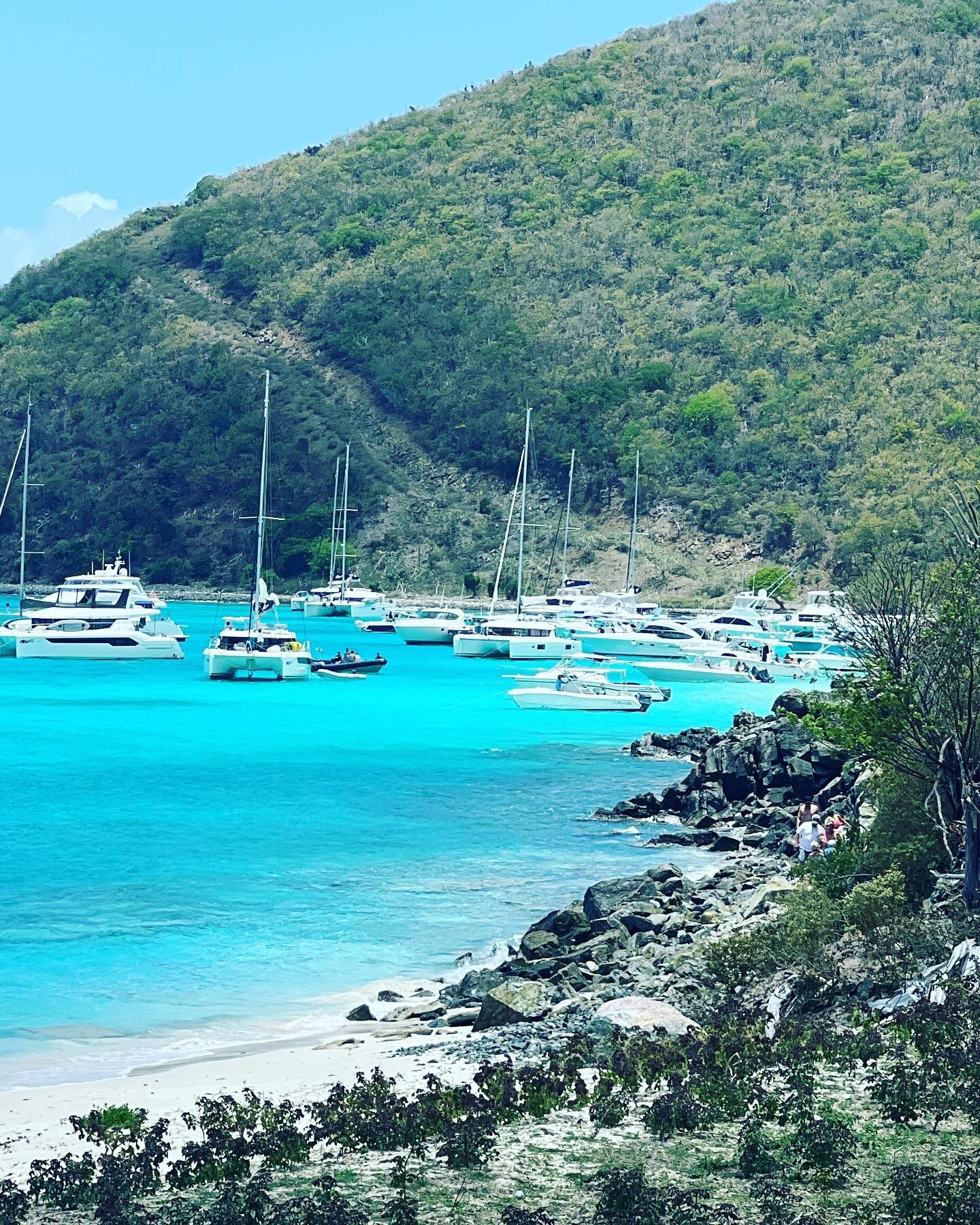 Great view of a very busy White Bay in JVD from Escape Villa on this beautiful Sunday afternoon.  Book your stay with us today. www.escape2bvi.com #oceanfrontproperty #bvilove #jostvandykebvi #beachvacay