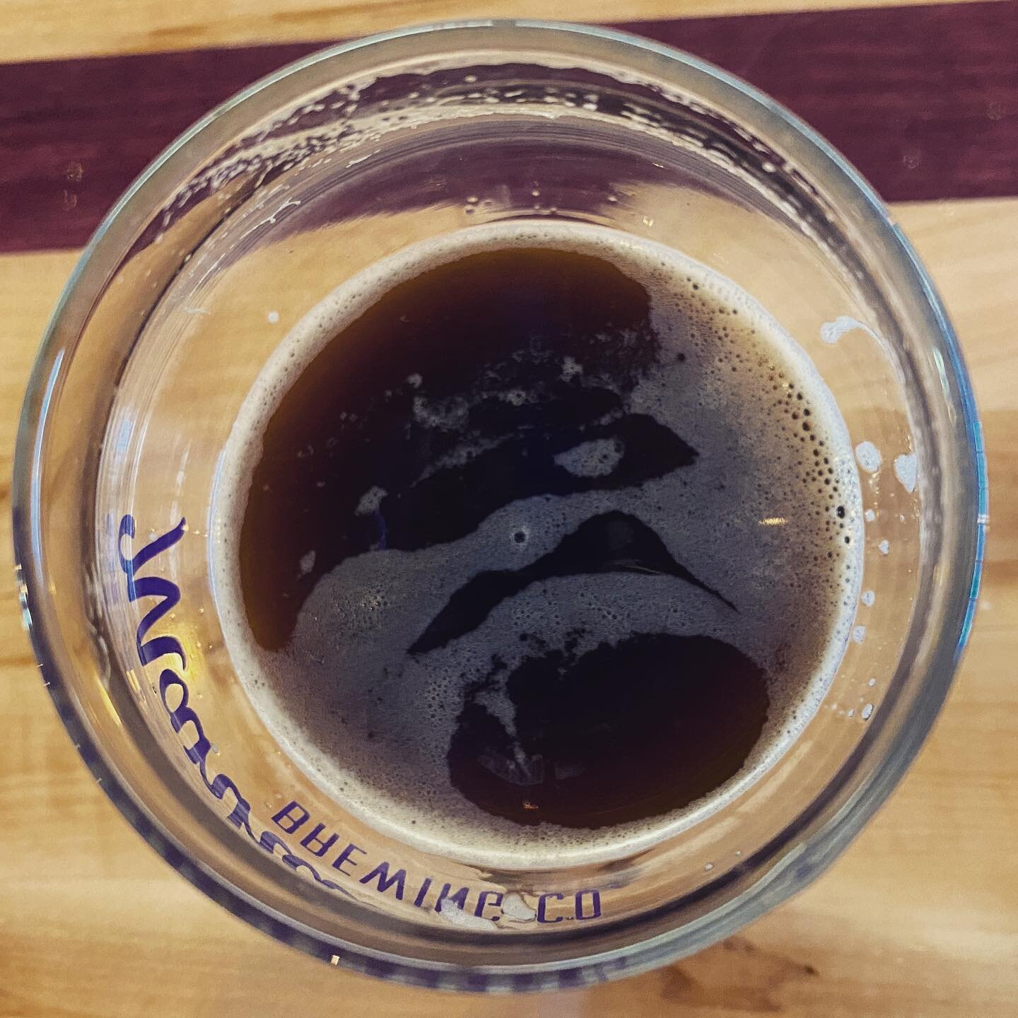Me thinks my @manhattanbrewing Ninja Pirate black NEIPA is looking grumpy 🏴&zwj;☠️😠 What do you see?? #beerrorschach
.
.
Parksnpints.com
.
.
#KSbeer #drinklocal #blackIPA #findyourpint #enjoywildly #parksnpints