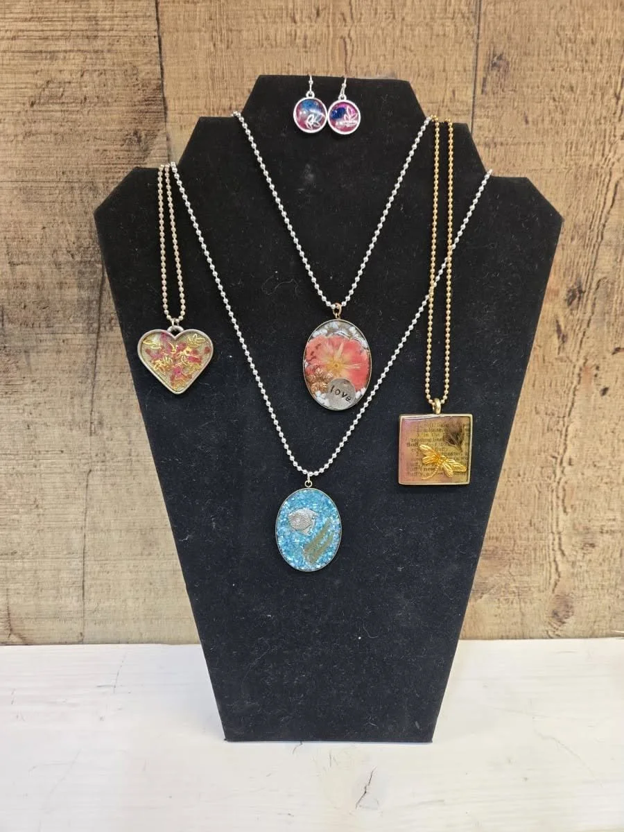 Resin &amp; Flower Jewelry Workshop