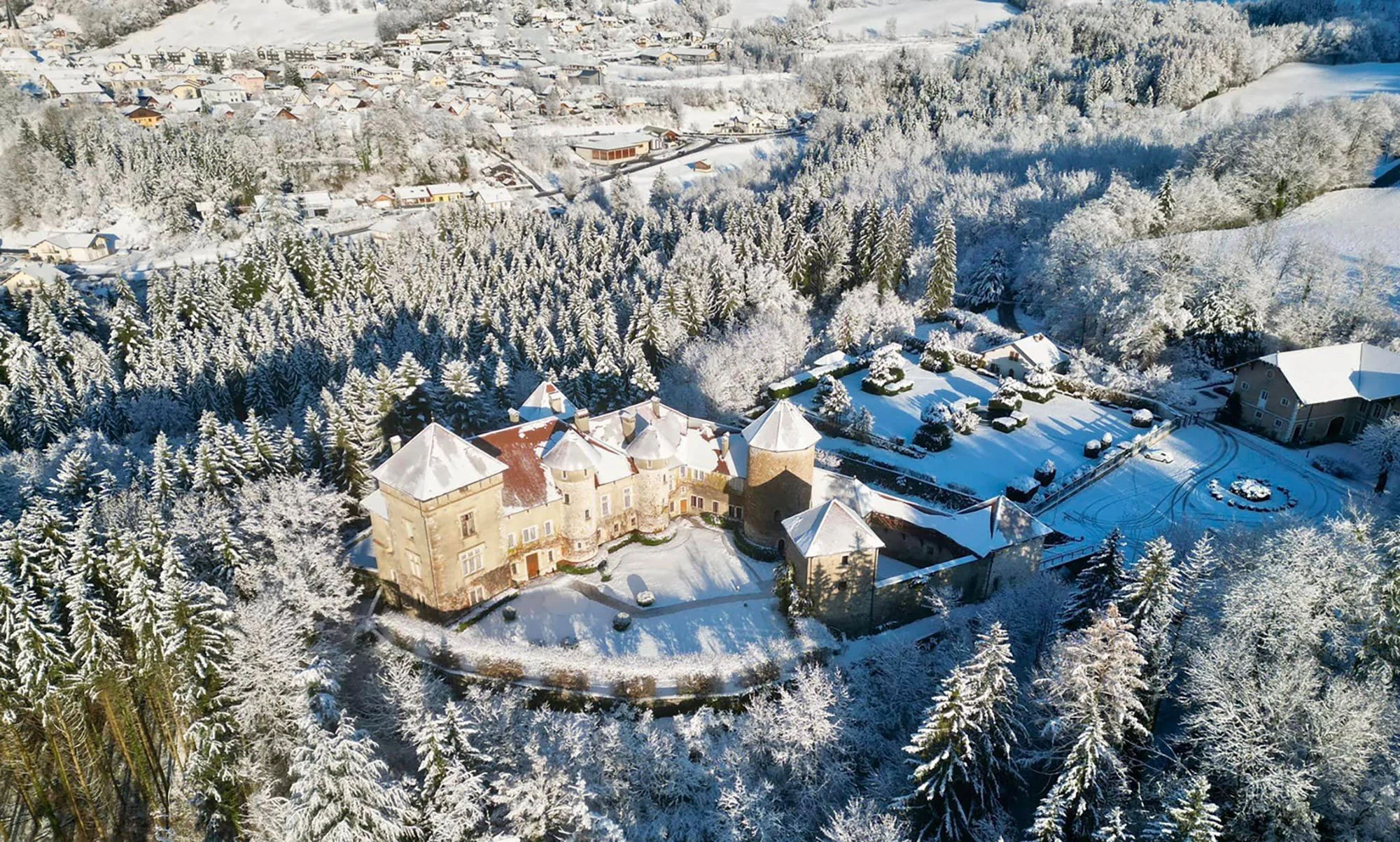 jules-et-moi-mariage-chateau-de-thorens-annecy-haute-savoie-01.jpg