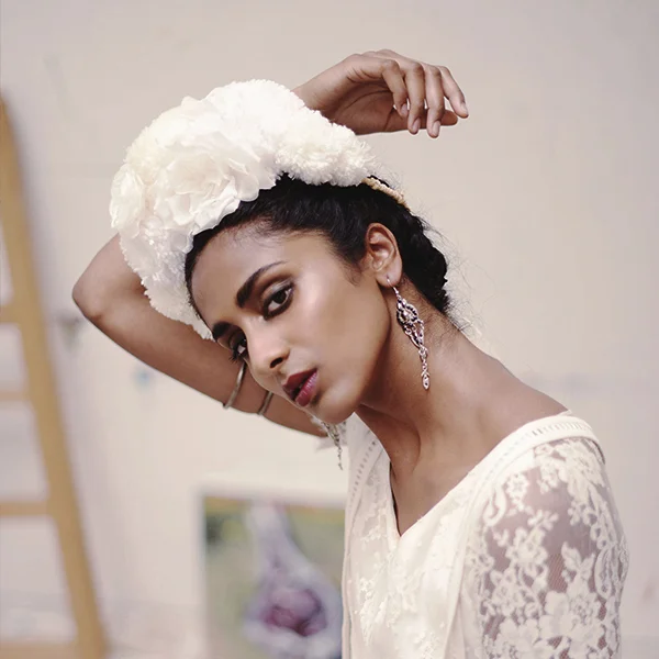 Flores Perdidas et ses magnifiques couronnes fleuries créées par Sandra Besnard. En location sur la conciergerie J&amp;M.