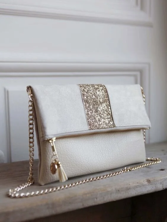 10 indispensables dans le sac de la mariée le Jour-J