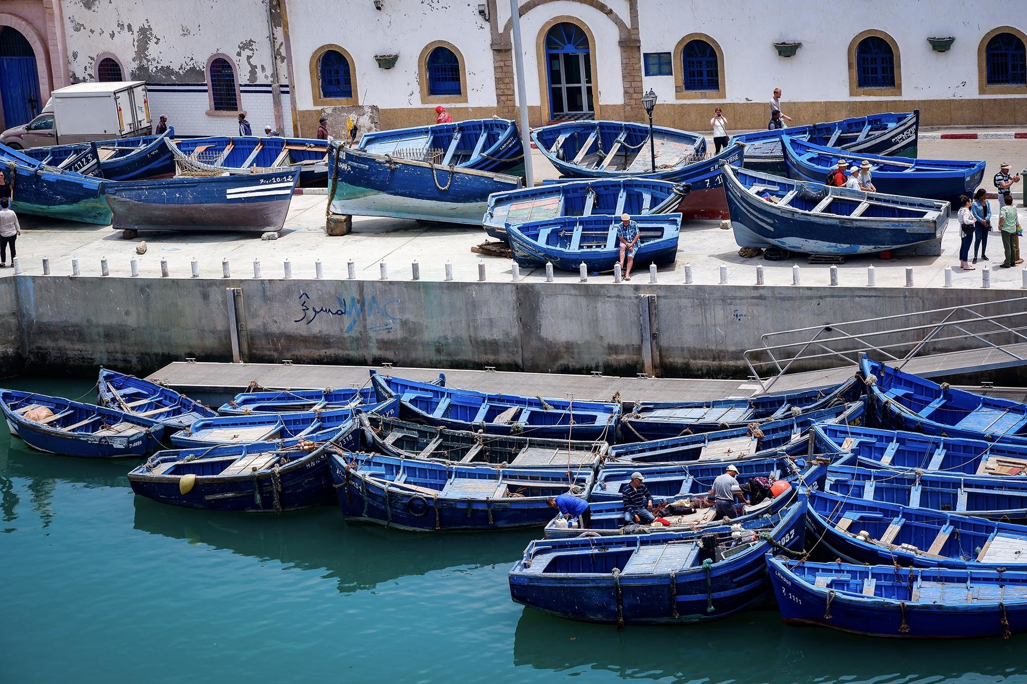 Mariage en bleu, mariage heureux, embarquement immédiat pour Essaouira.