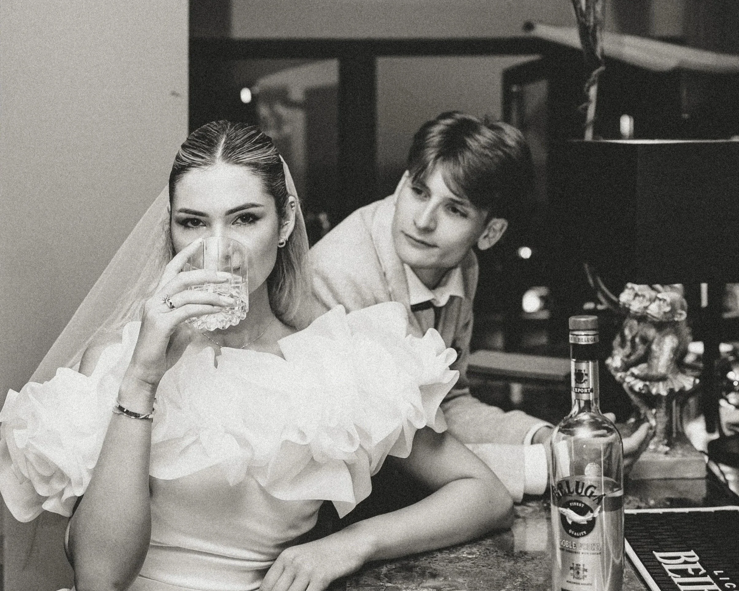 L’élégance de la mode au service de l’amour au Portugal, vue par le photographe Sergio Morais.