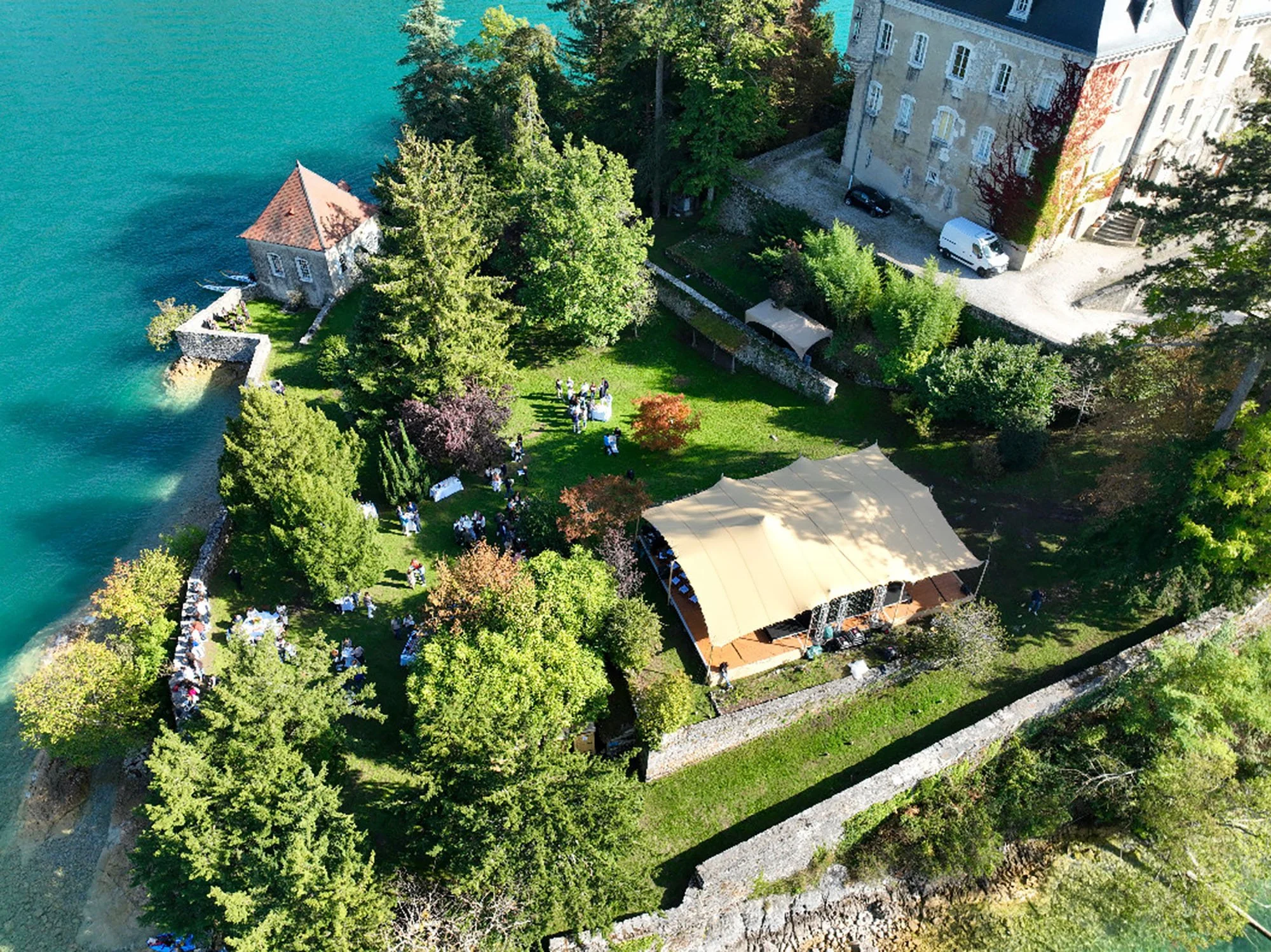 Le Château de Duingt : un mariage confidentiel sur une presqu’île privée du lac d’Annecy