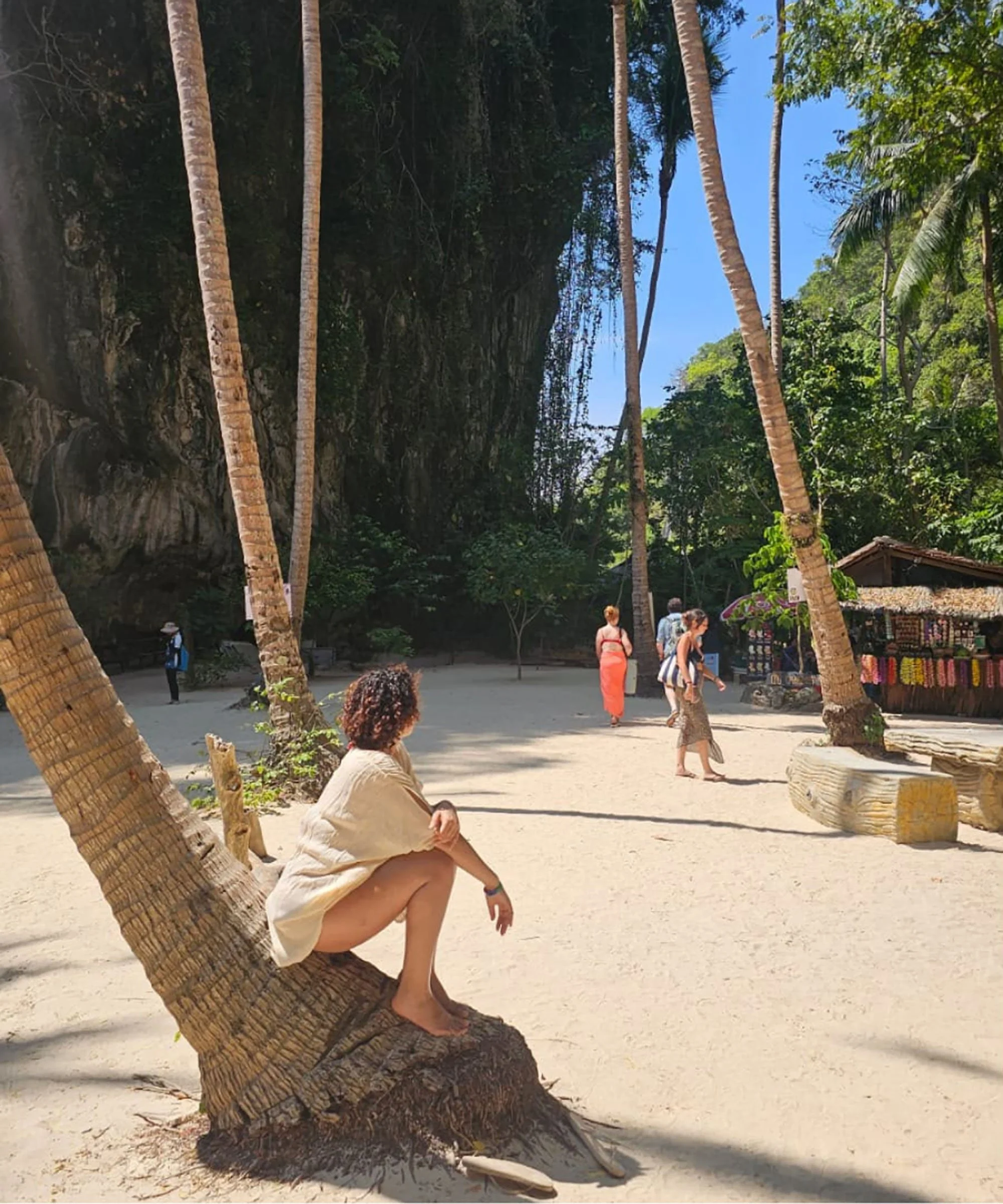 Soumeya (et Yanis) en Thaïlande.jpg