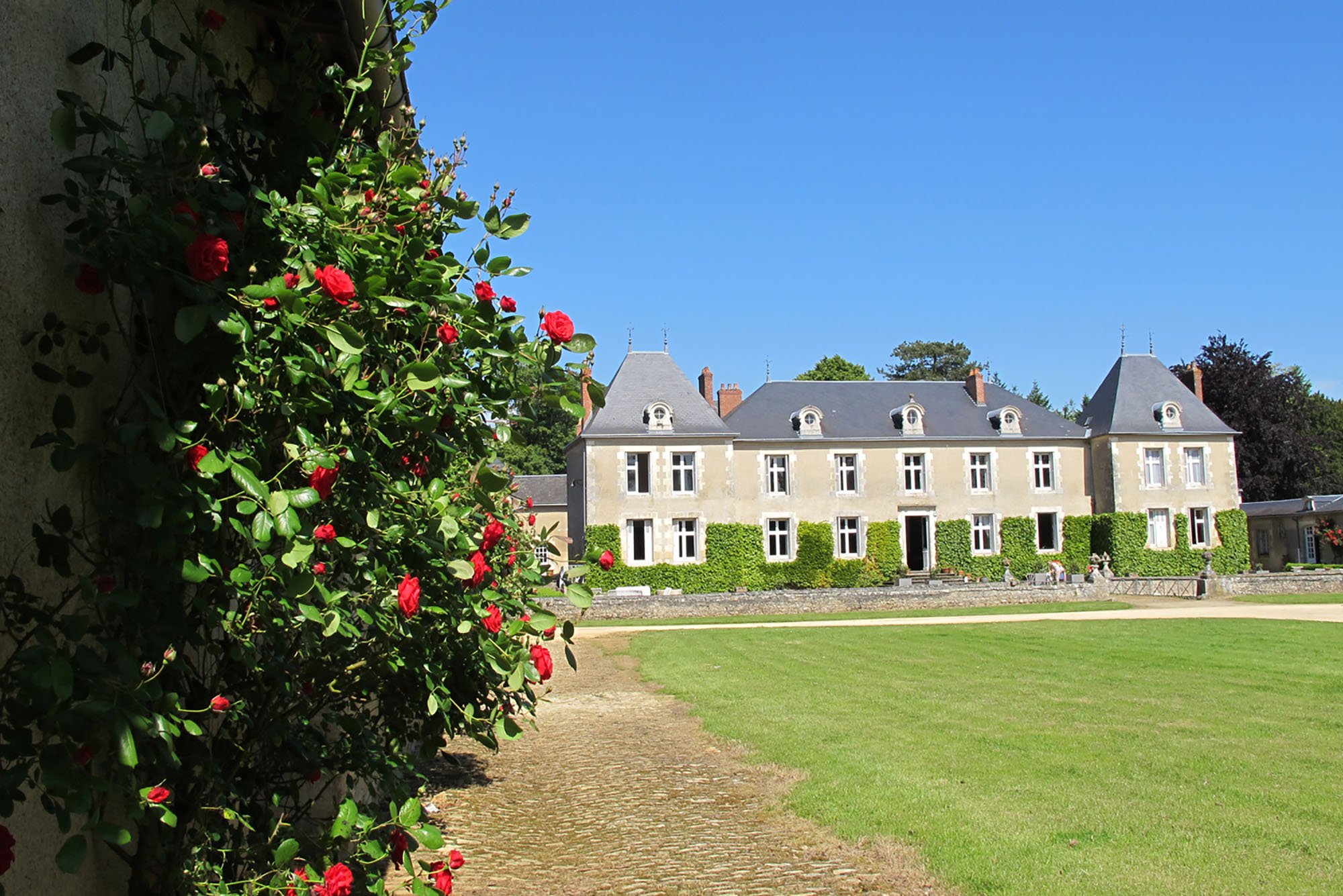 Château de Longpré : un mariage face aux Pyrénées en Occitanie