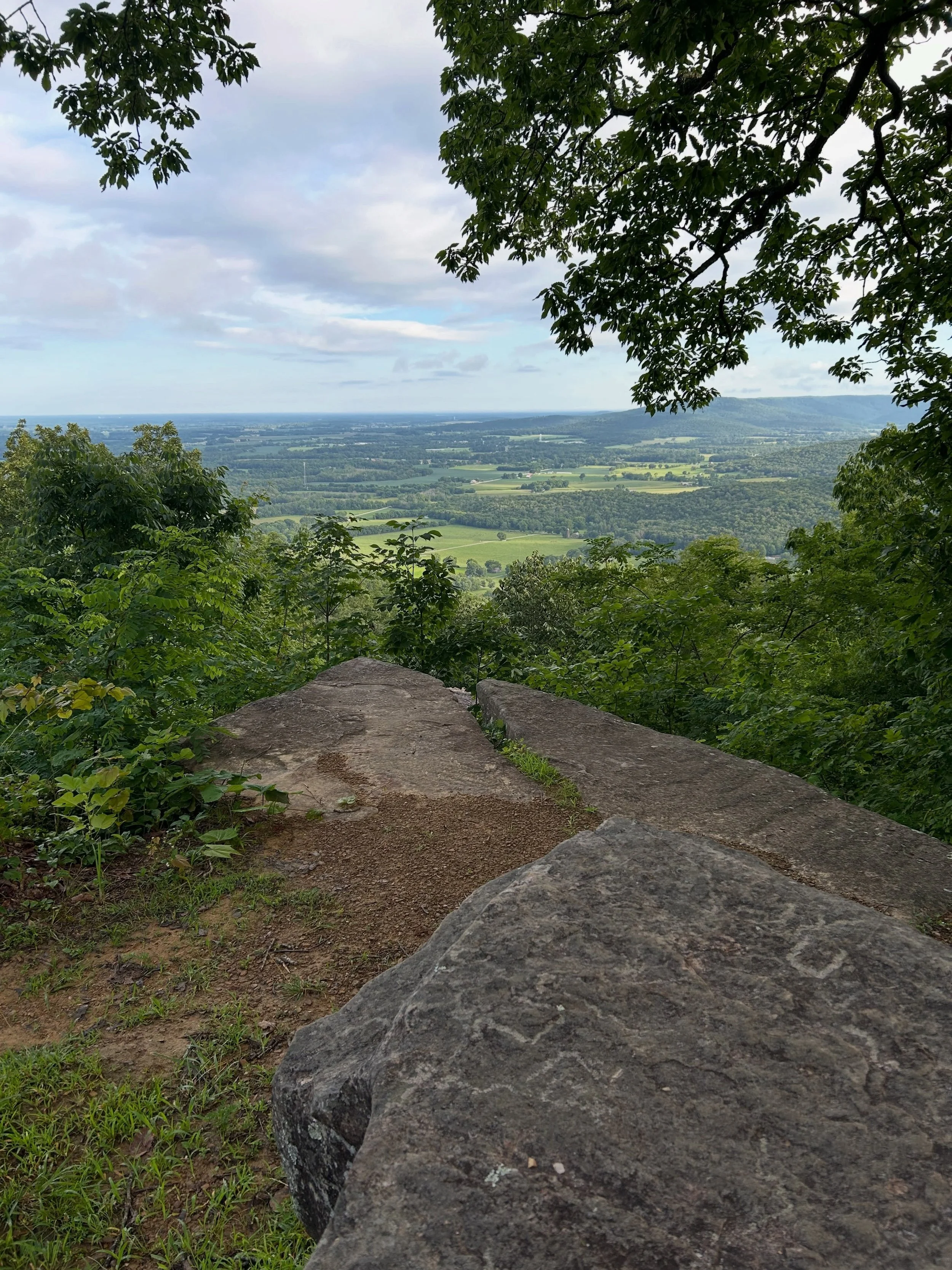 ❤️ this morning routine:

#trailrunning to this ancient stone overlooking Laynes Cove

Feeling awe &amp; gratitude for body mind spirit 

Summer 2026 y&rsquo;all 🏔🏃🏻&zwj;♂️💦🙂✌️