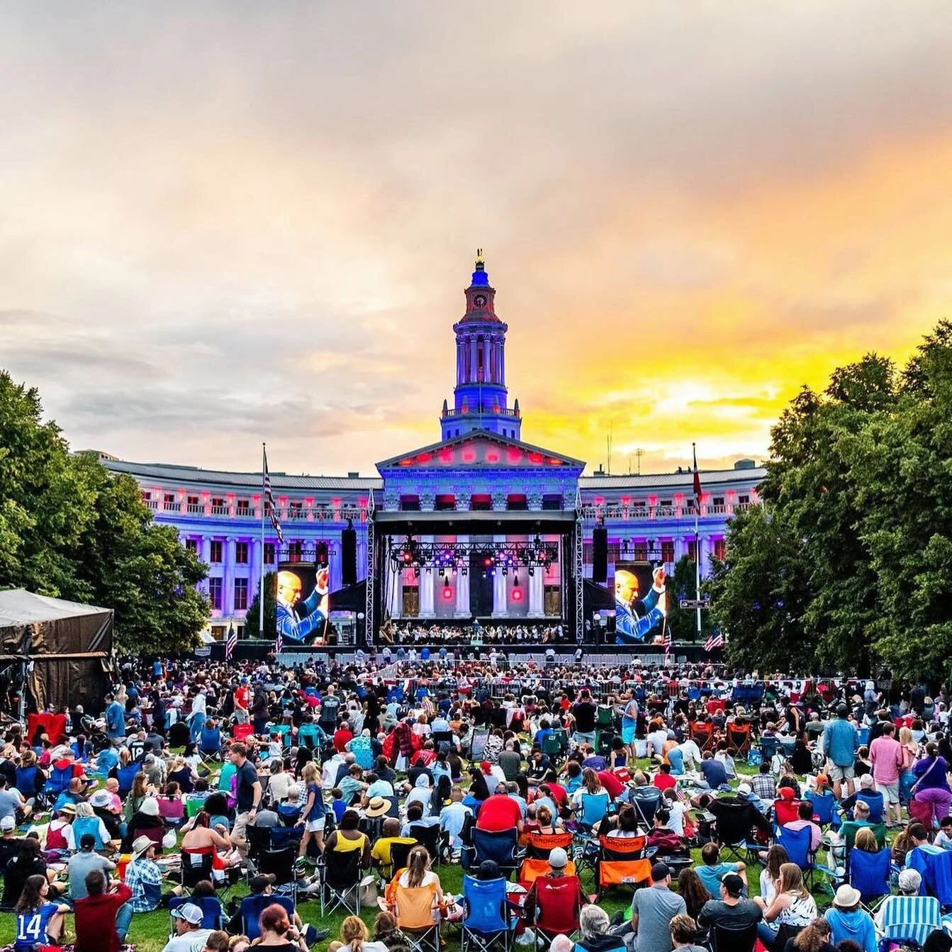 July started with a 🎆 for Independence Eve and Day with the @coloradosymphony and the incomparable @officialsierraboggess at Civic Center Park and Dillon Amphitheater 🇺🇸
#americana #symphonypops #aussie

📸 1, 2, 3 - @riosphoto 
📸 4 - @jenisej
