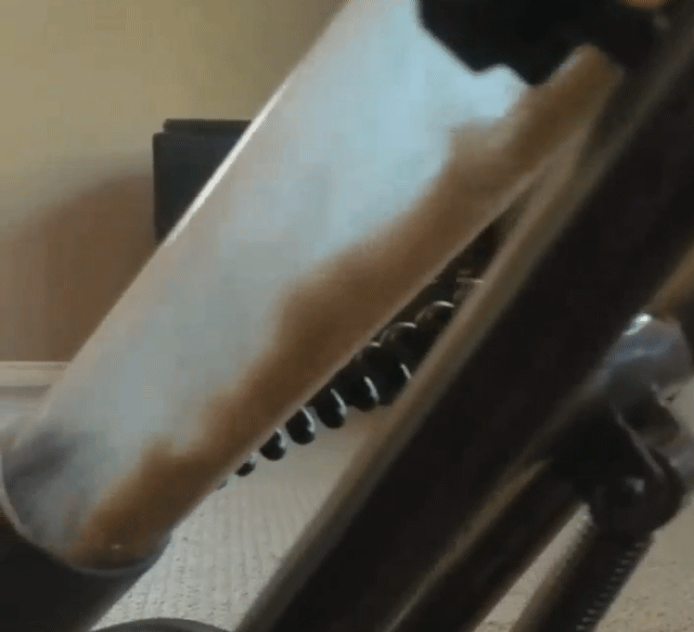 Dirt and soil extraction with the Rotovac 360I on a low pile carpet