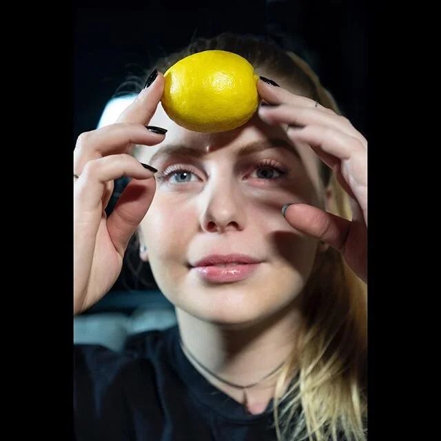 Le citron 🍋 avec @cass_ta_strophe #portrait #photography #shooting #instagood #photooftheday #beautiful #girl #portait #experiment #art #photographie #picoftheday #portraitholics #fujifilm #fujixt2
