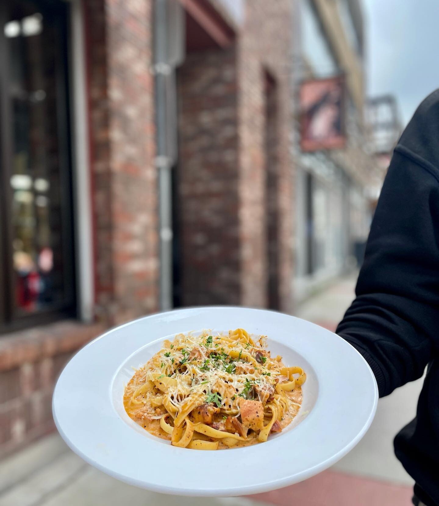 💃🏻You simply can&rsquo;t forget the classics ✨ Our famous Cajun Chicken Fettuccine making customers happy for 17 years! #gypsytearoom #newfoundland