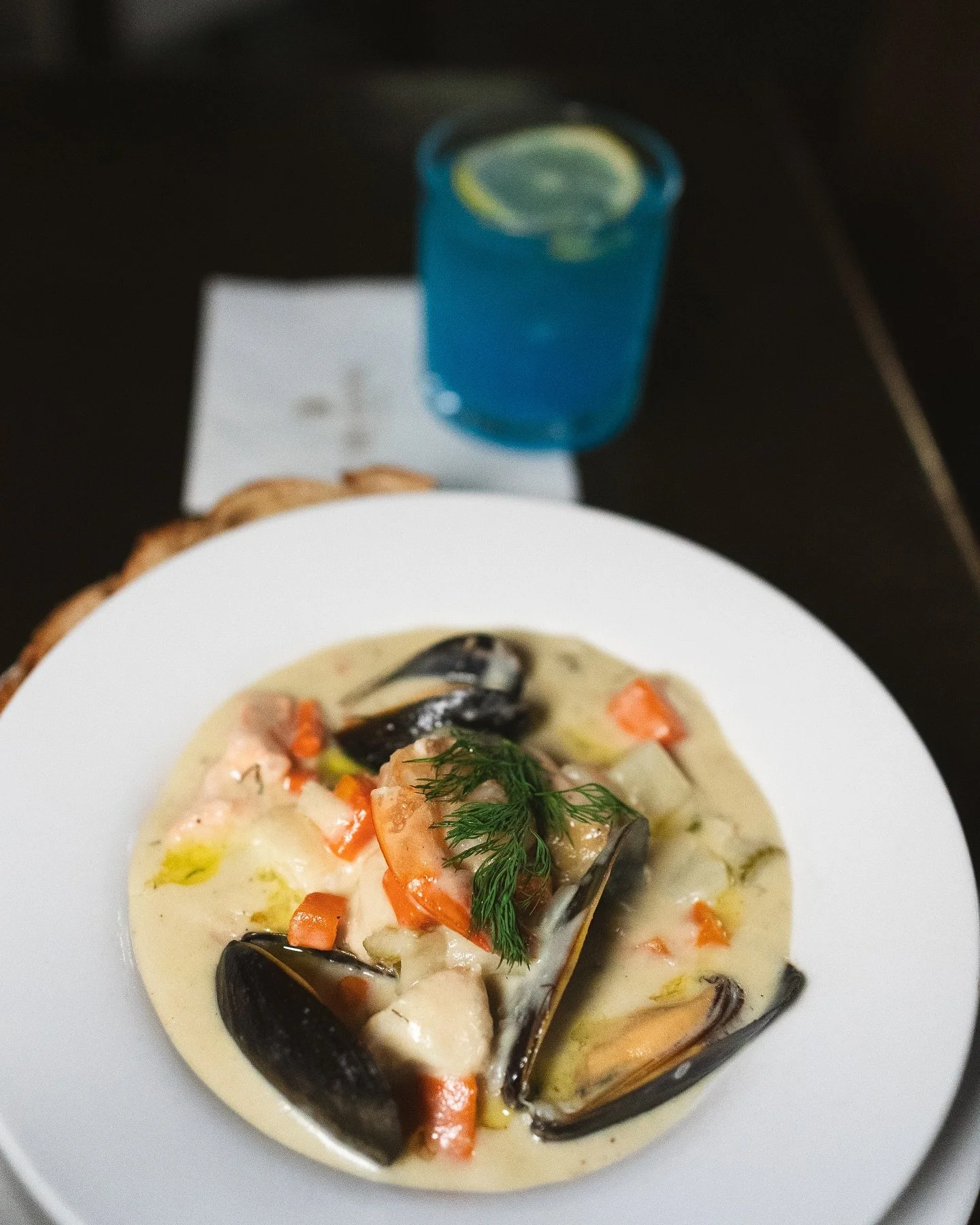 Comfort in a bowl. 🥣✨
Our Seafood Chowder features a medley of fresh local seafood in a velvety white wine cream, with potato, mirepoix, and a hint of dill.

Savour the flavours of the sea, one spoonful at a time. 🌊🍽️

📍 315 Water Street | #StJoh