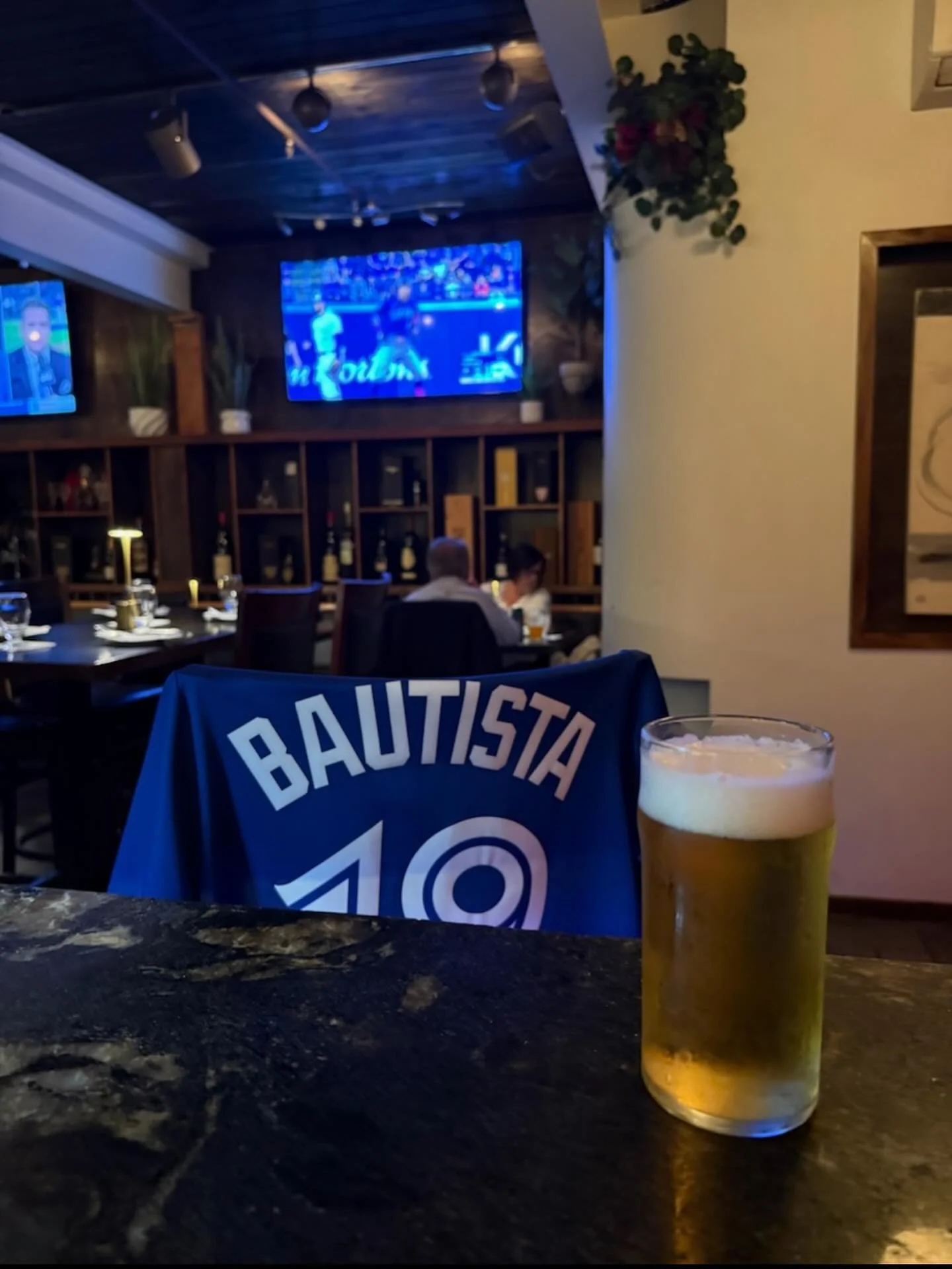 A well-deserved pour during last night&rsquo;s Blue Jays game 💙🍺 Game&rsquo;s on again tonight, see you here ⚾️