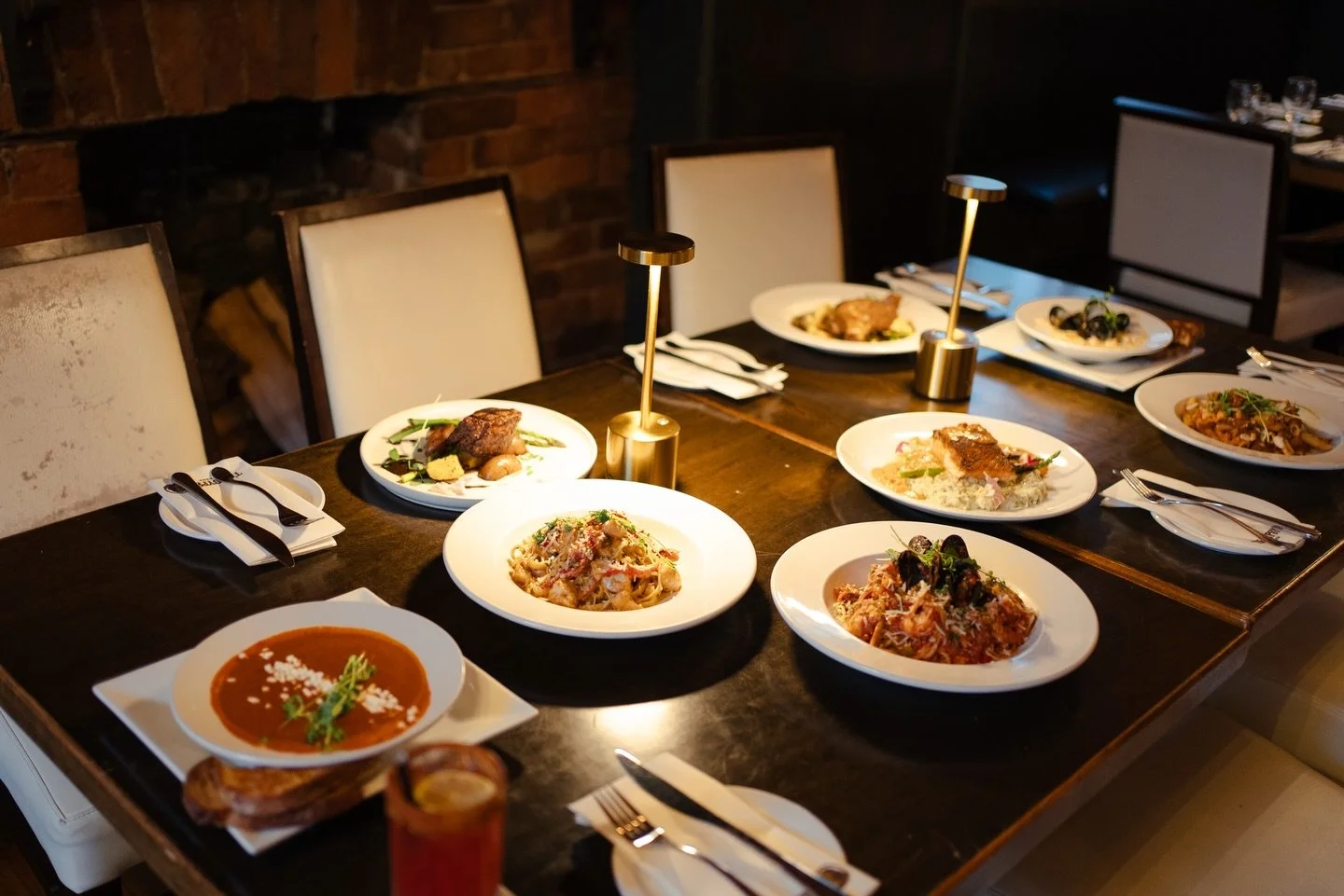 The best conversations happen around a full table. ✨