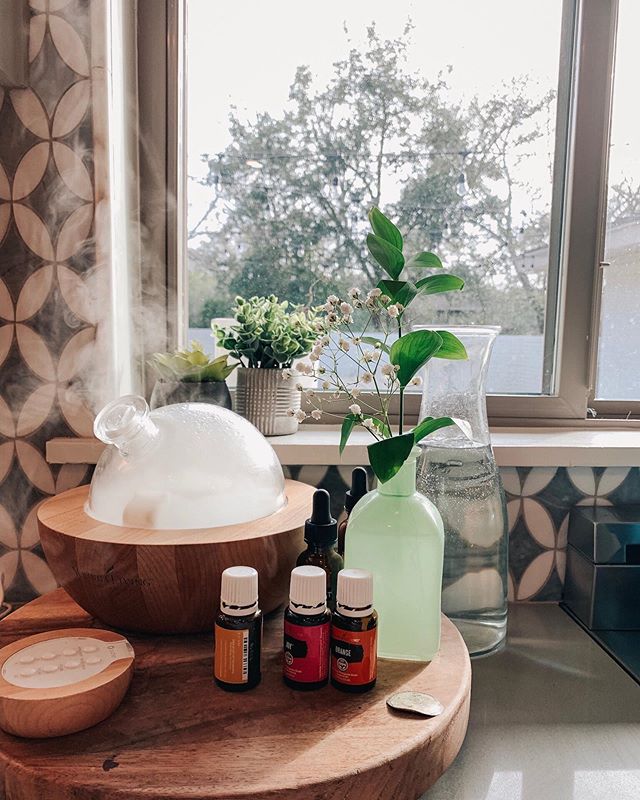 Filled my diffusers and am enjoying all the calming vibes of cedarwood and Idaho blue spruce. 🙌🏻 raise your hand 🖐🏼 if your idea of a stellar Friday afternoon includes a great diffuser blend!! 🙋🏼&zwj;♀️ it&rsquo;s been a good week friends, time