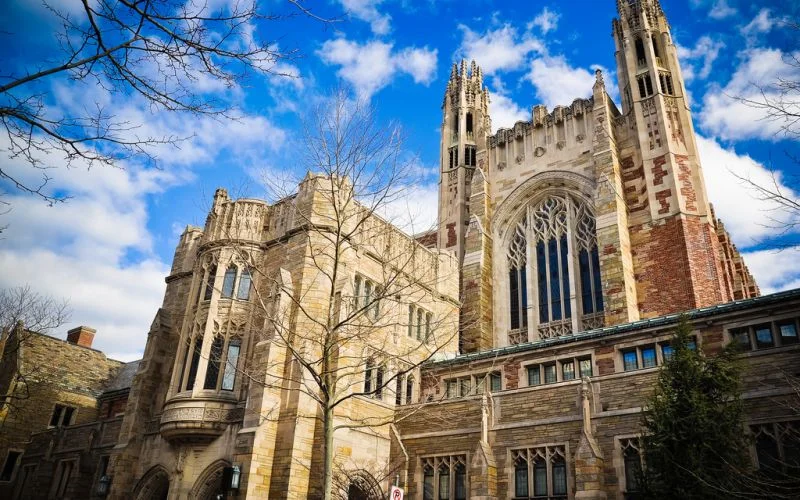 Yale_Law_School_swastika.jpg