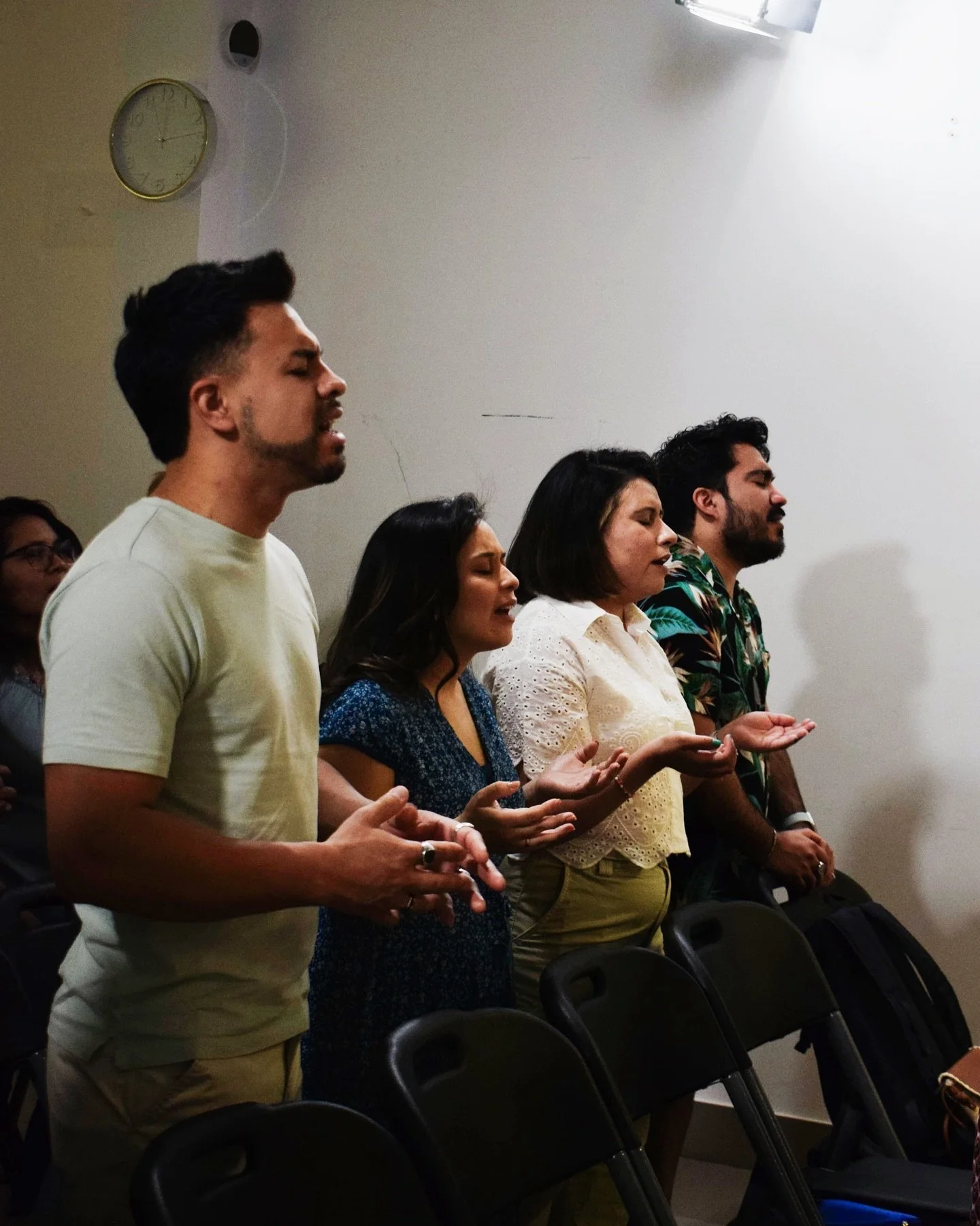 &iexcl;Lleg&oacute; el verano familia ! 🕶️🔥

Estas semanas tuvimos reuniones incre&iacute;bles en casa, llenas de  gozo, libertad, risas, juegos y momentos inolvidables con amigos y familiares. 

Gracias a nuestros Pastores principales, @gustavodeb