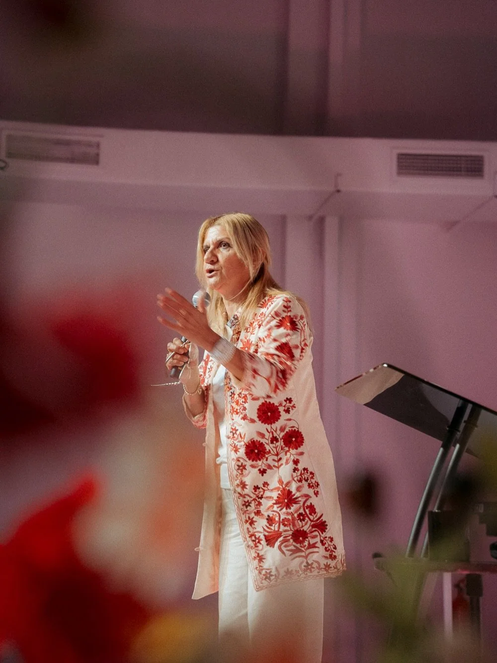 Hoy honramos a las pastoras @ruthsolevives, @ruthcastro.sf y @miriamsolevives .

Gracias por cada palabra compartida en esta conferencia. Cada mensaje ha sido una gu&iacute;a, un abrazo y una direcci&oacute;n clara de lo que Dios est&aacute; haciendo