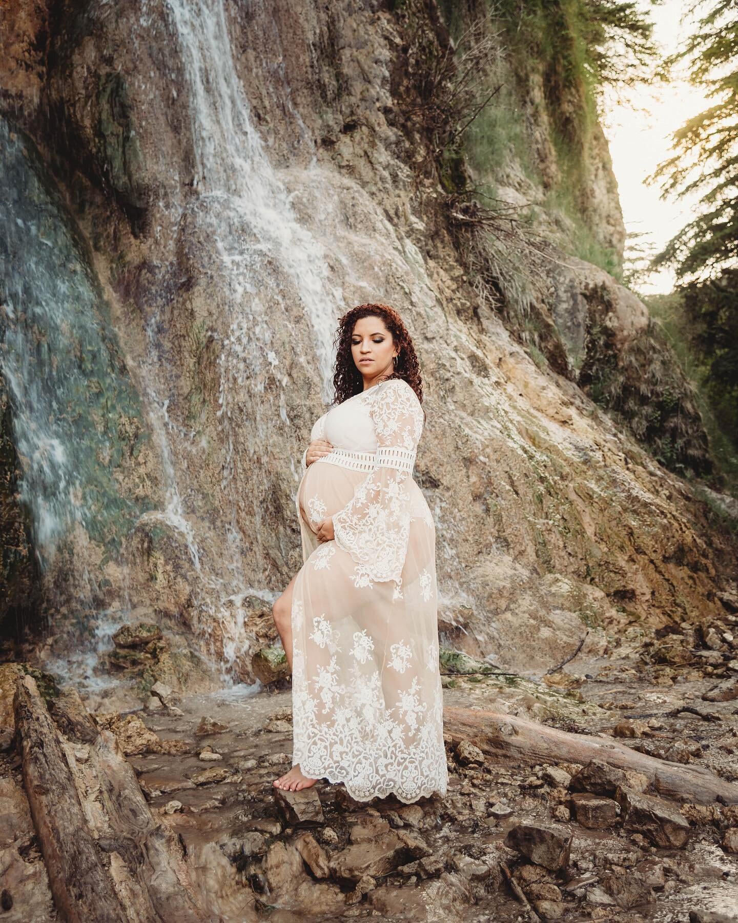 I can&rsquo;t wait to finish this set. Look at this mama isn&rsquo;t she a goddess?😻✨

I am craving a snow cone and I want to know what&rsquo;s your favorite flavor? 🍧
:
:
:
:
:
:
#newmexicophotographer #elpasophotographer #newmexicotravel #newmexi