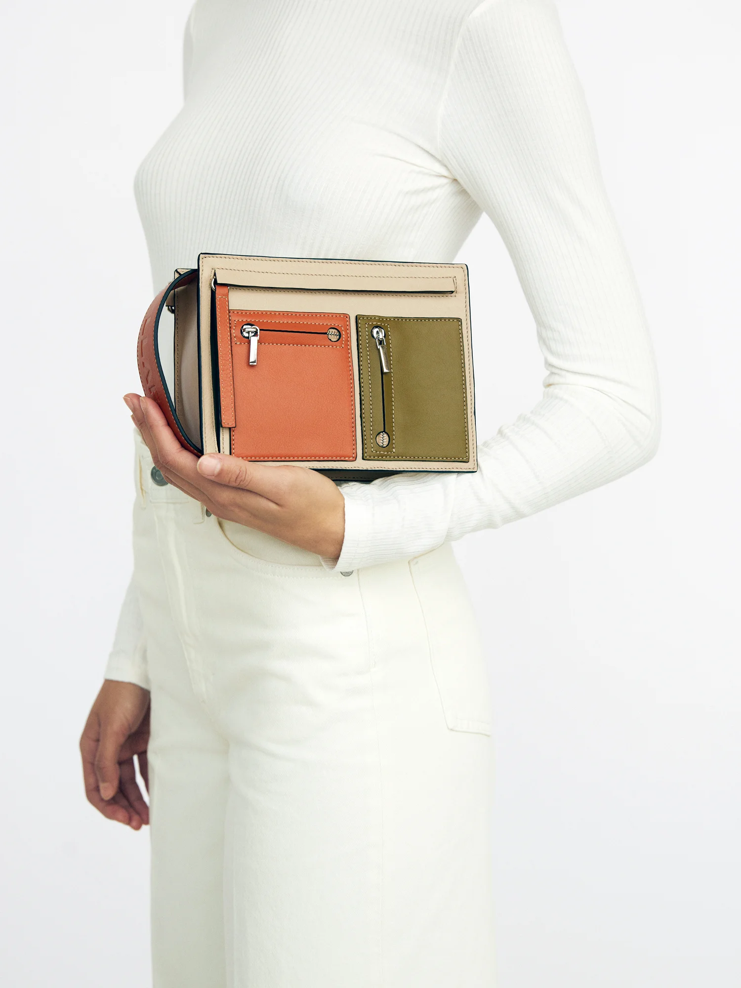 DOGTROT-LLAF-BEIGE-ON-MODEL_3.jpg