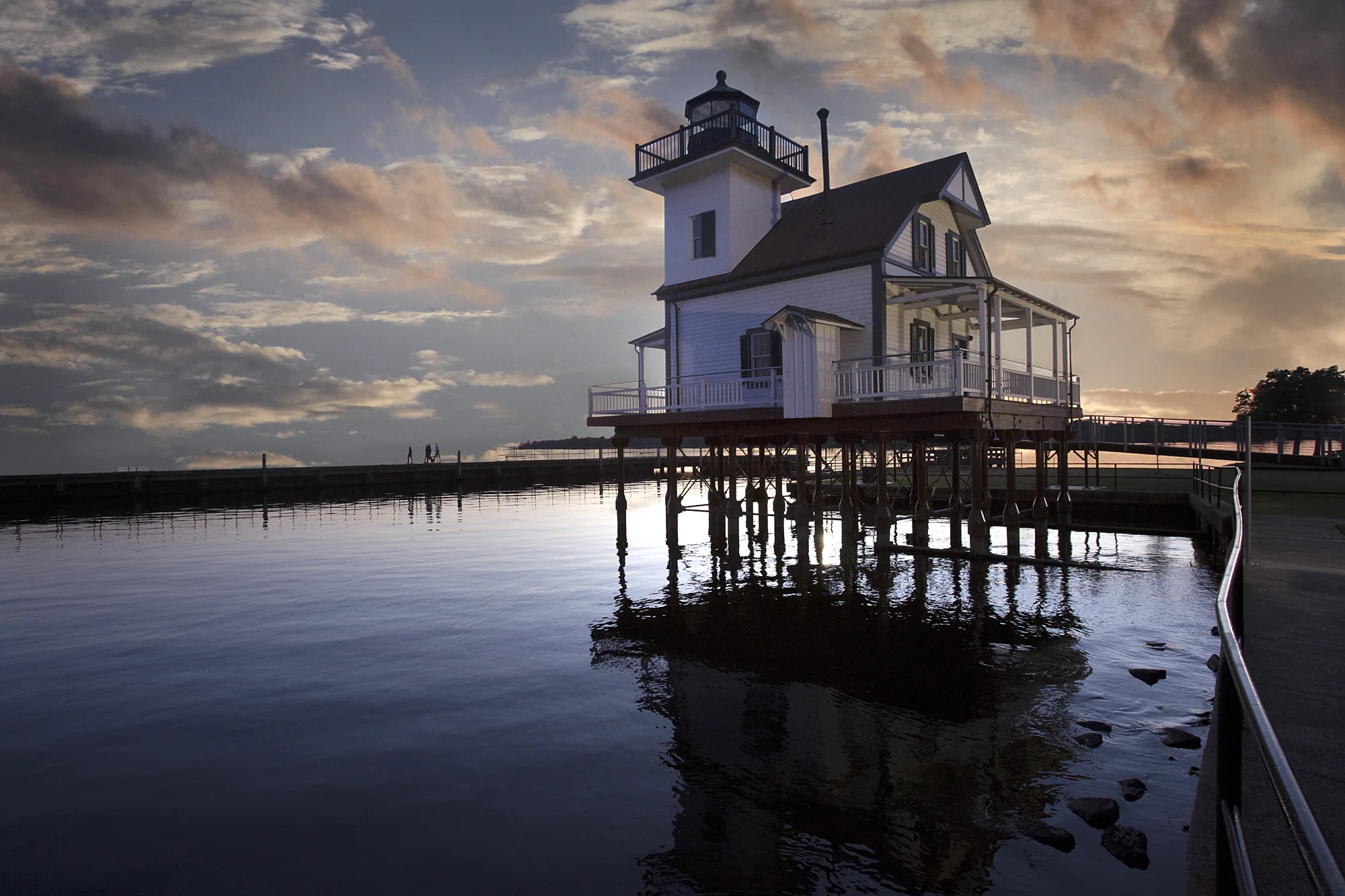 LighthouseB.jpg