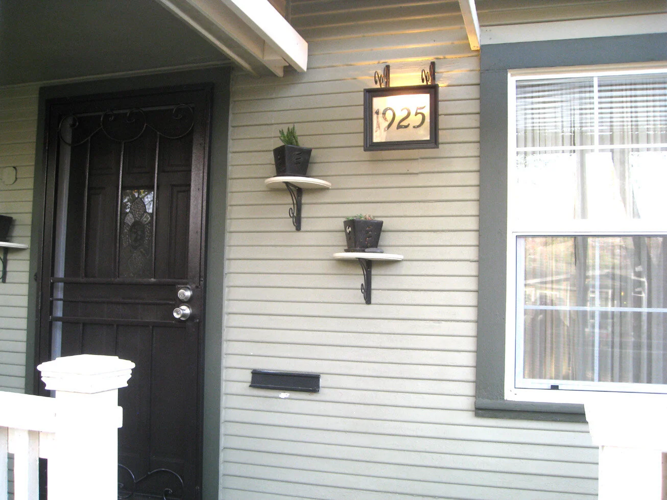 192555thFtPorch.jpg