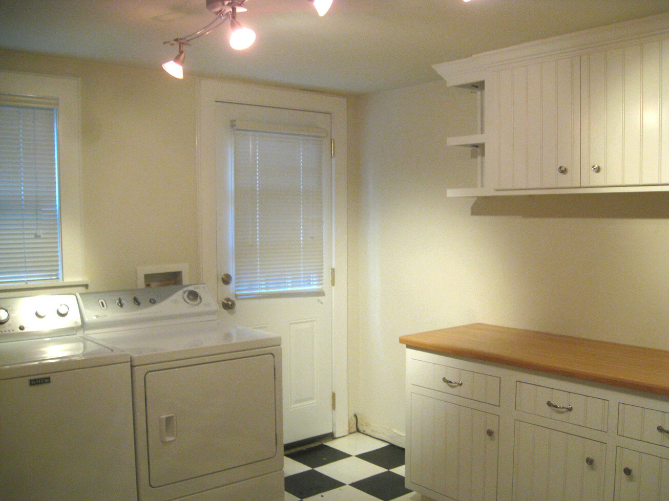 2530EstLaundry.jpg