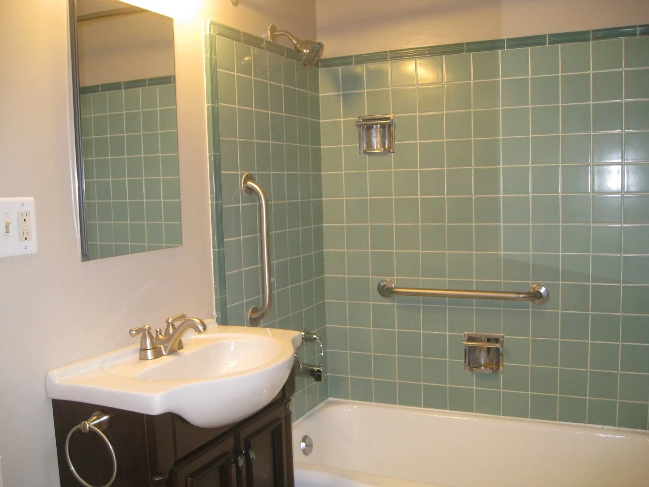 144838thBath.jpg