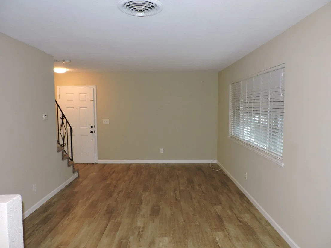 40815thSt1Int2.jpg