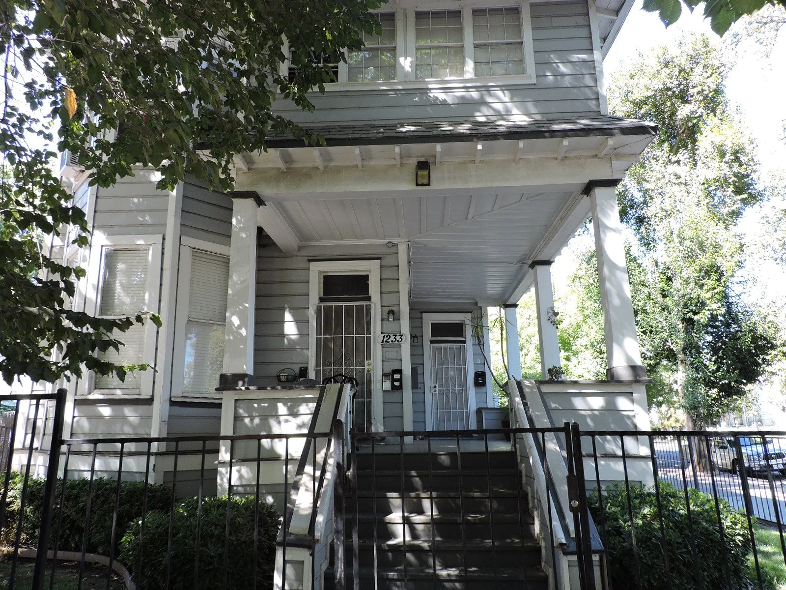 1233EstExterior1.JPG