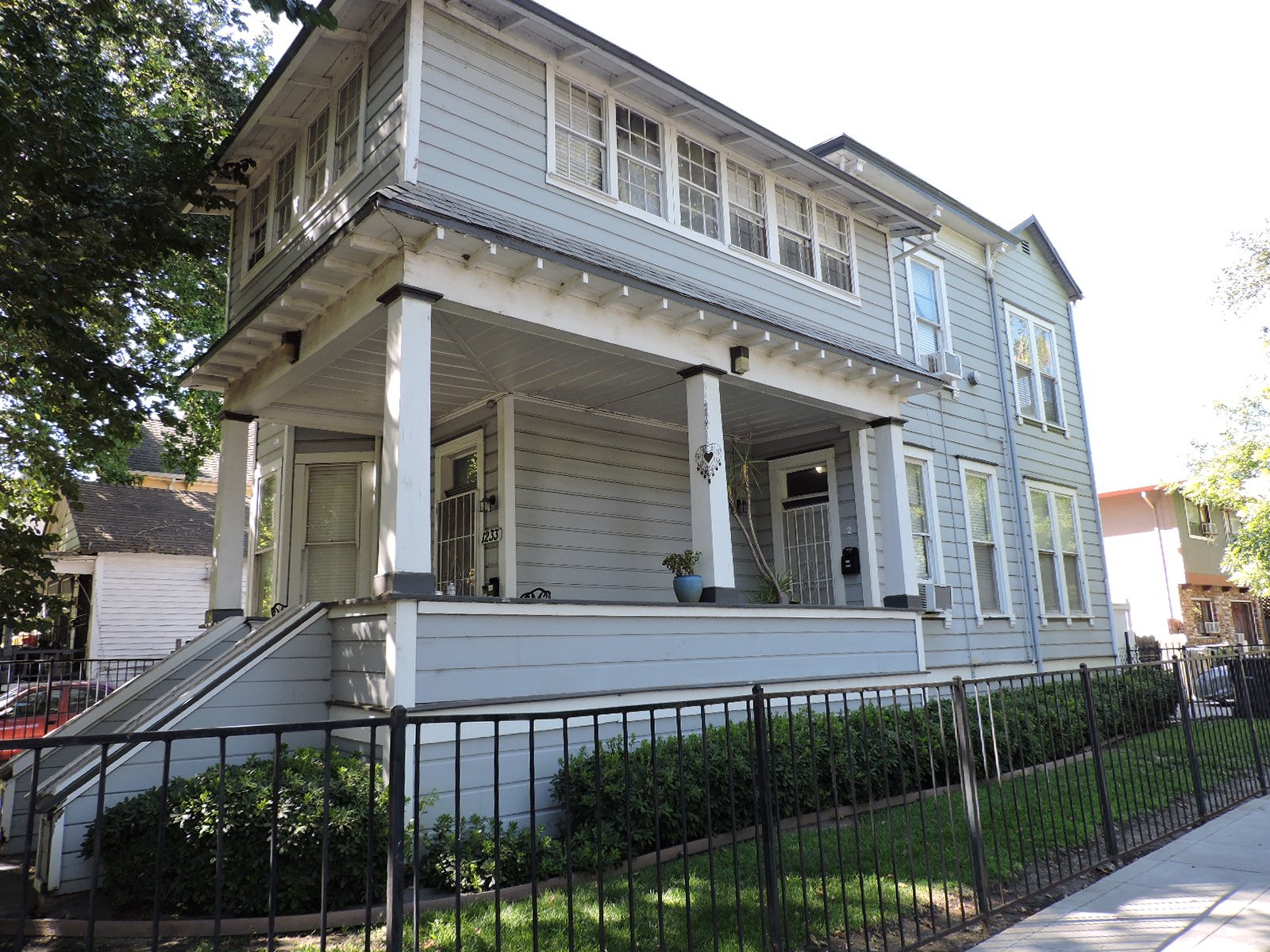 1233EstExterior2.JPG