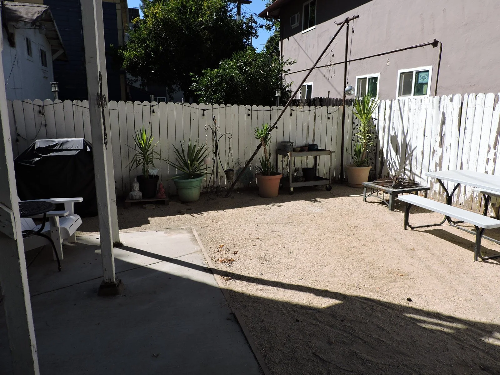 1233EstExterior3.JPG