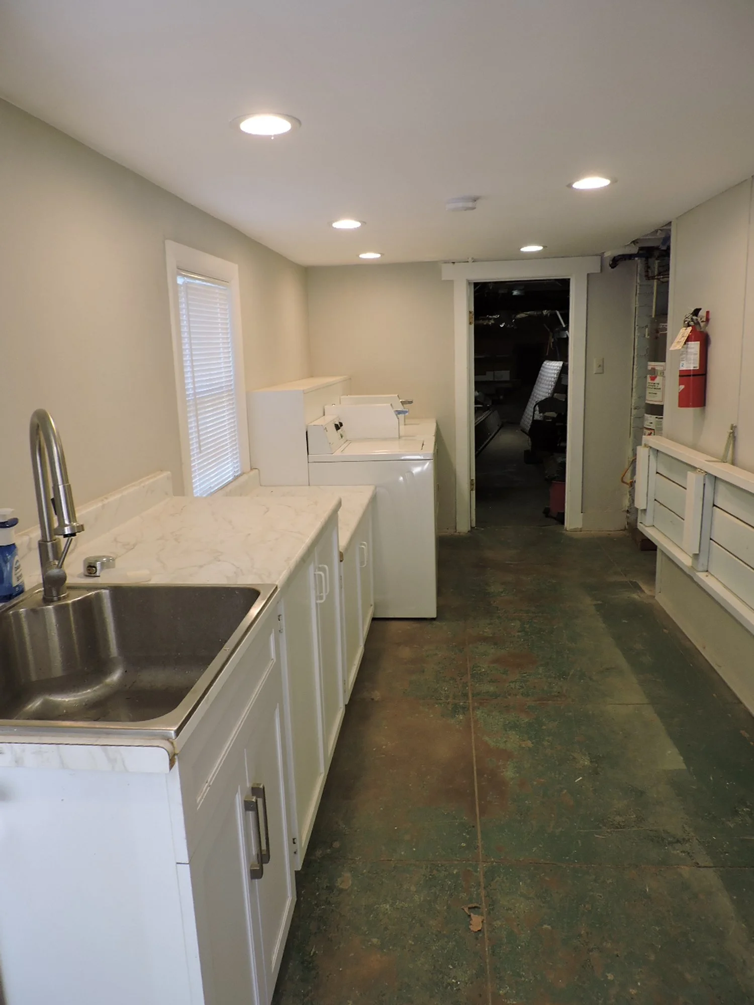 2220LstLaundry.JPG