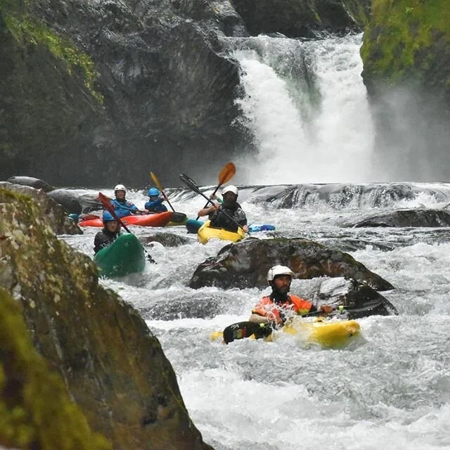 what an awesome tour into the Holl&iacute;n River with a rad group, if you never paddled a loaded boat this is a great introduction . #fuckingbueno tour #expeditionkayaking  #boofsessions #guide #ecuadorkayak #river #inwaterwelive  #ecuador #babecamp