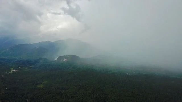 You know the upper Miss is gonna be #fuckinbueno tomorrow when you see it rain like this :) #boofsessions #rain #ecuador #jungle #kayaking #weather #tena #inwaterwelive #storm