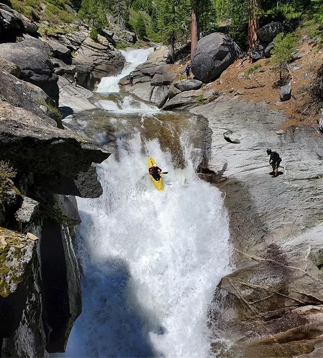 Should be illegal to have this much fun. This is absurd! ⛪️ Only #california #kayaking #waterpark #slides #inwaterwelive #boofsessions #californiadreaming 📸 @jefedelnorte @zet_kayaks @hiko.cz